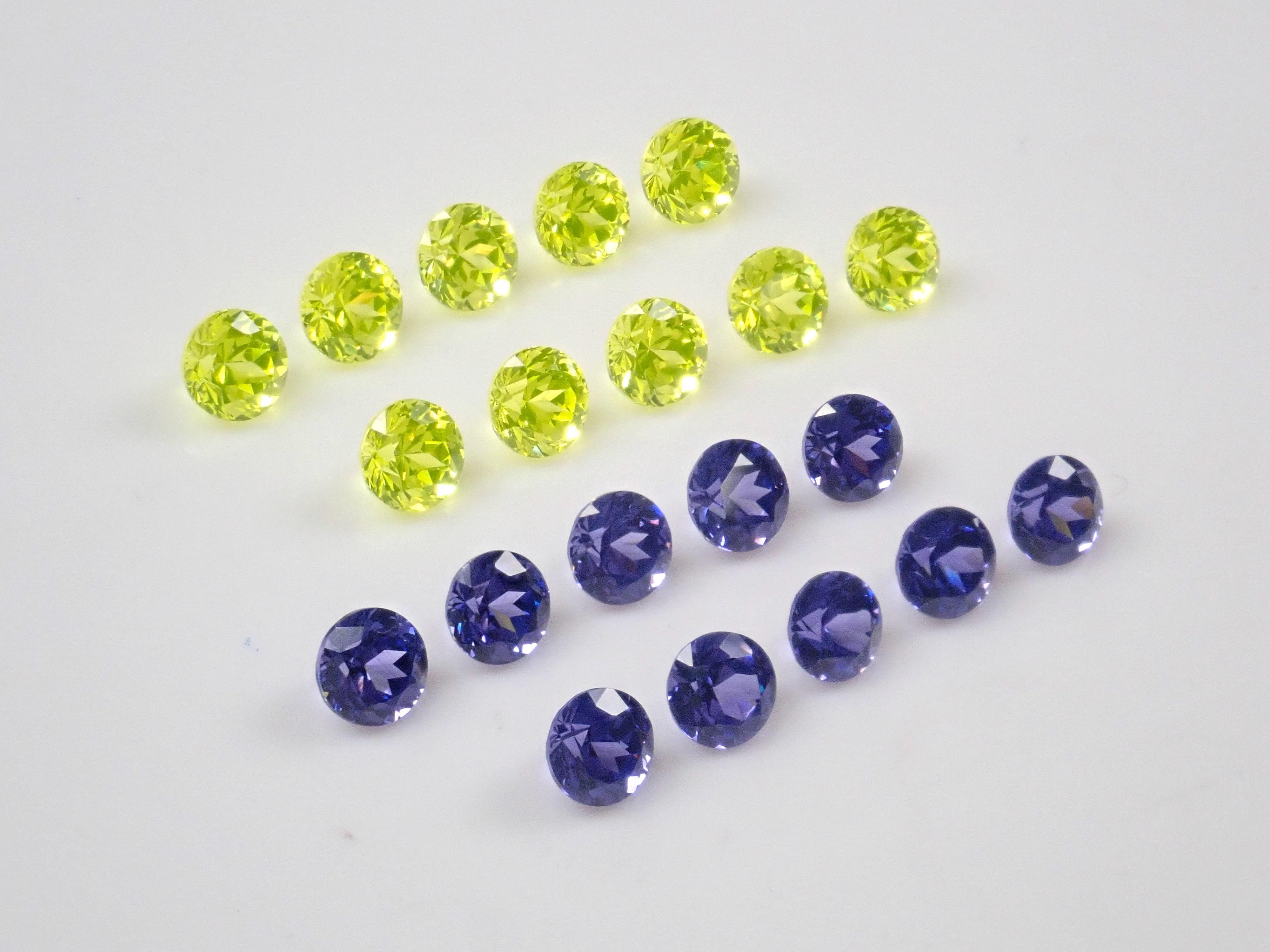 《10石限定》YAG(イットリウムアルミニウムガーネット)2石セット(カナリーイエロー&ネオンパープル,4mm)《複数購入割引有》