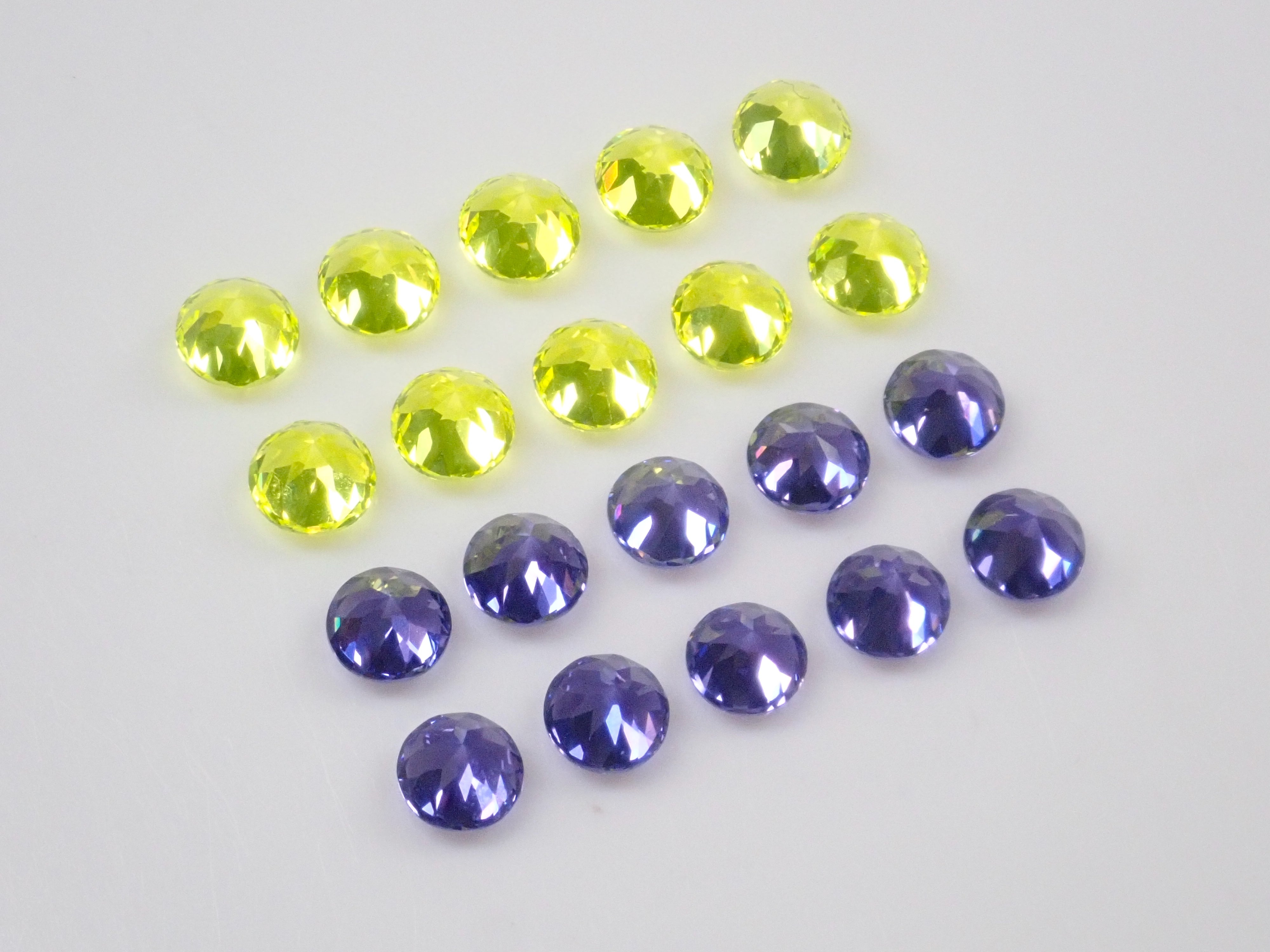 《10石限定》YAG(イットリウムアルミニウムガーネット)2石セット(カナリーイエロー&ネオンパープル,4mm)《複数購入割引有》