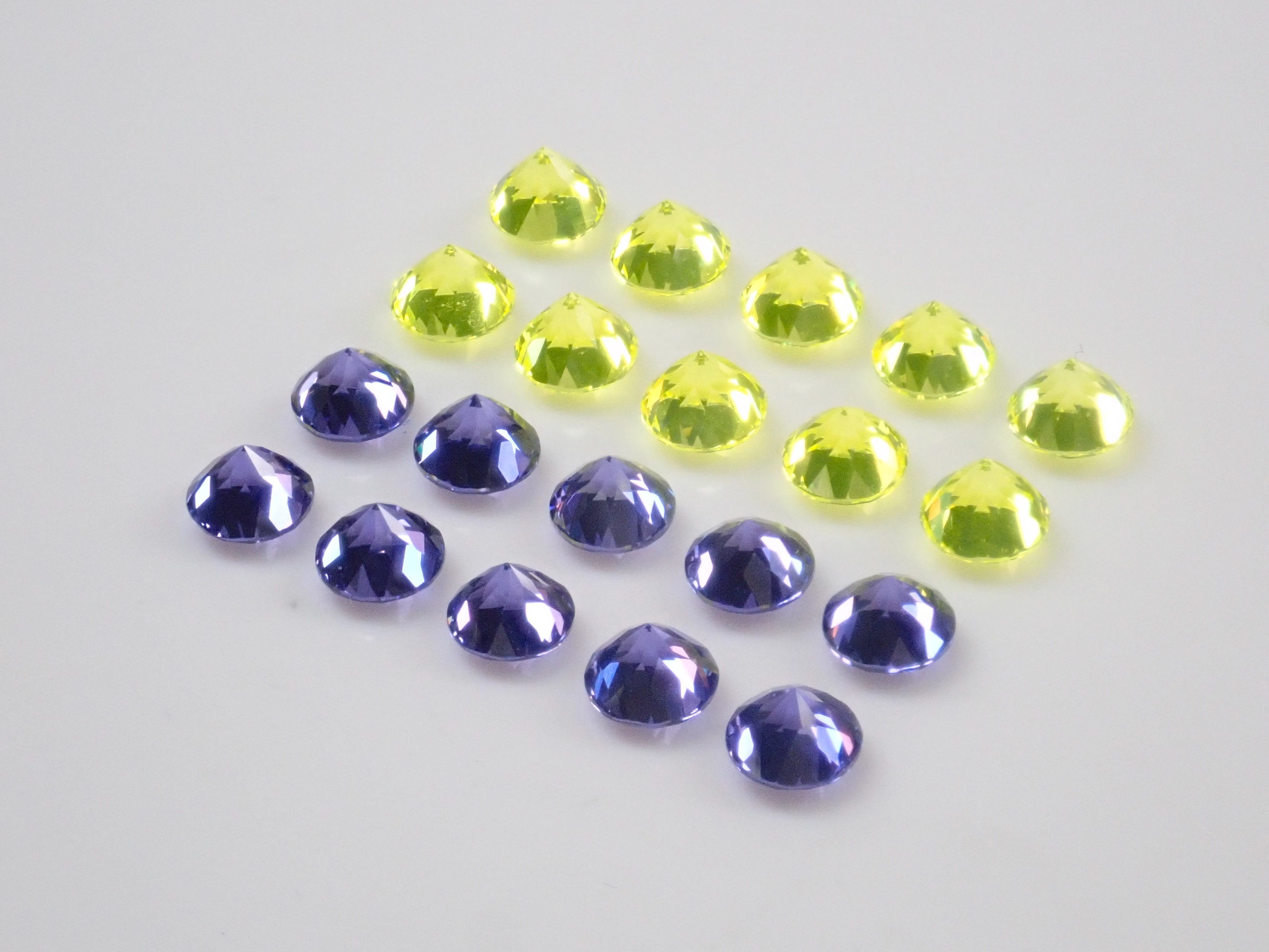 《10石限定》YAG(イットリウムアルミニウムガーネット)2石セット(カナリーイエロー&ネオンパープル,4mm)《複数購入割引有》