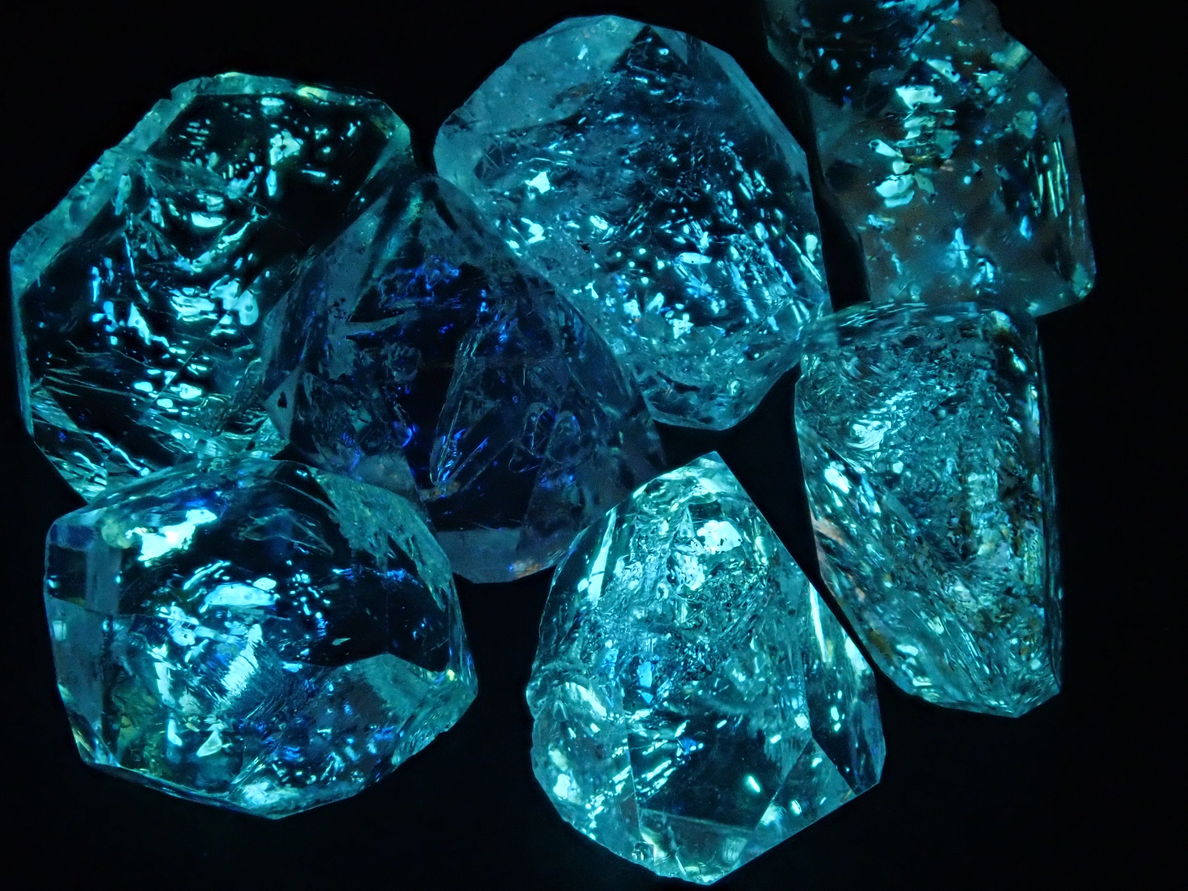 【宝石商の道具】ブラックライト・ルース3点(ルビー・レッドスピネル原石・オイルインクォーツ)充電式電池付き