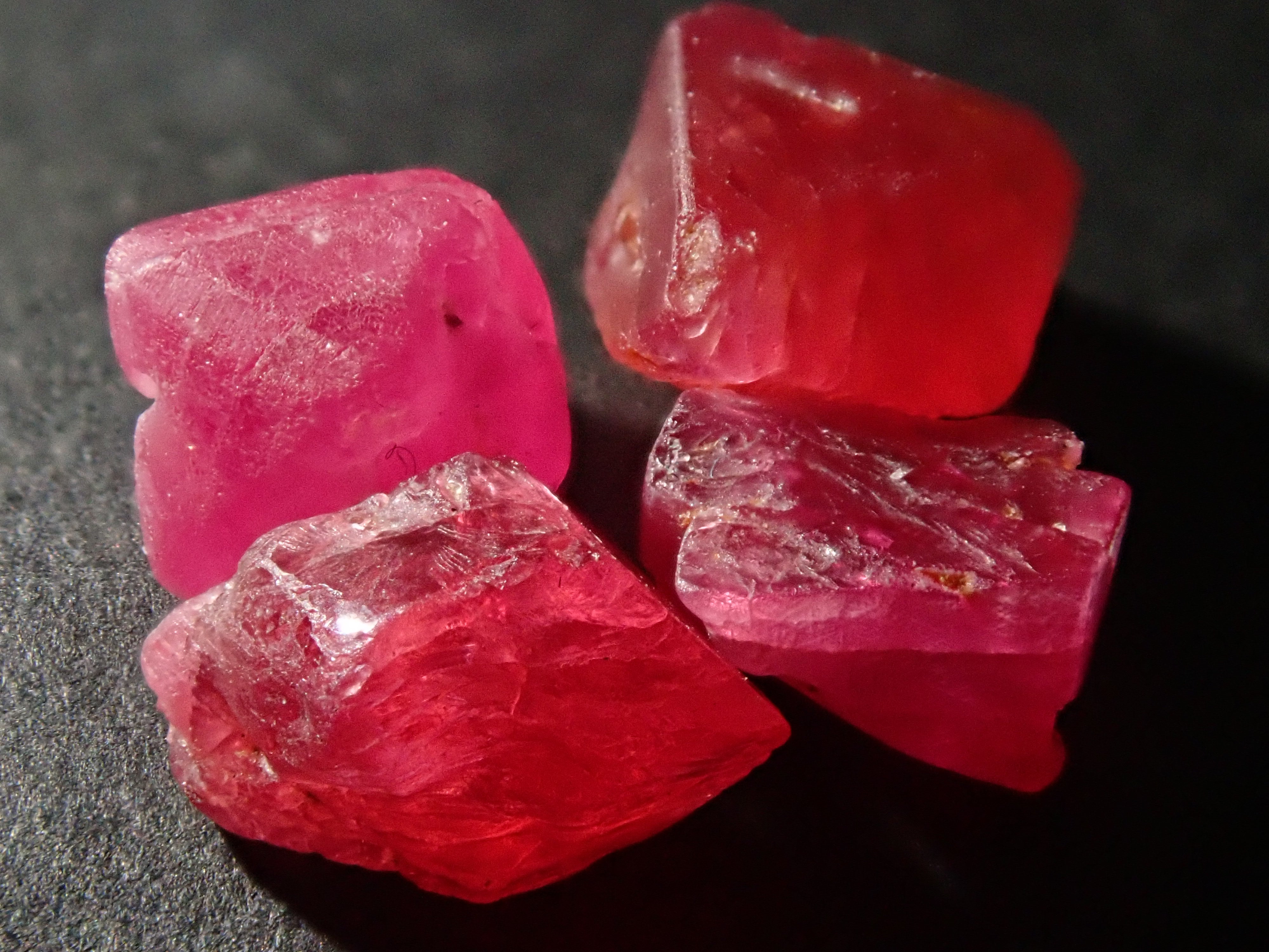 【宝石商の道具】ブラックライト・ルース3点(ルビー・レッドスピネル原石・オイルインクォーツ)充電式電池付き