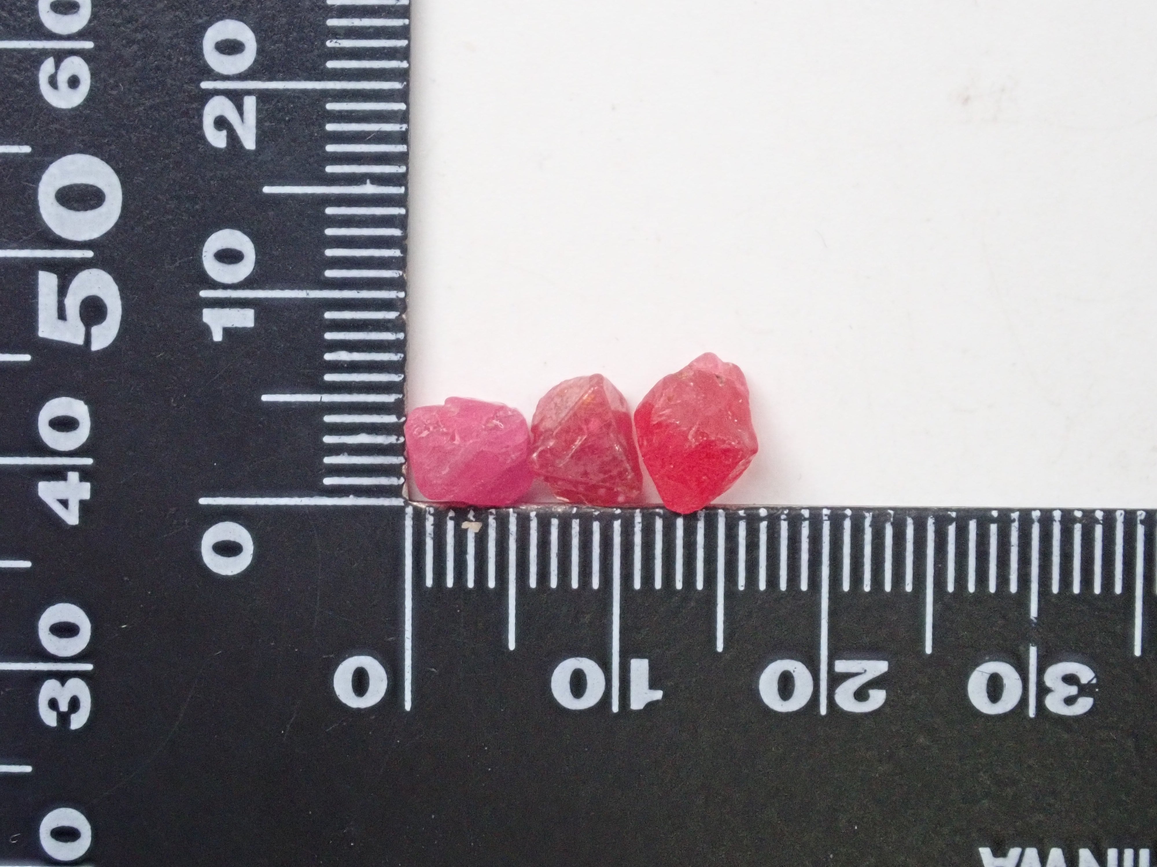 【宝石商の道具】ブラックライト・ルース3点(ルビー・レッドスピネル原石・オイルインクォーツ)充電式電池付き