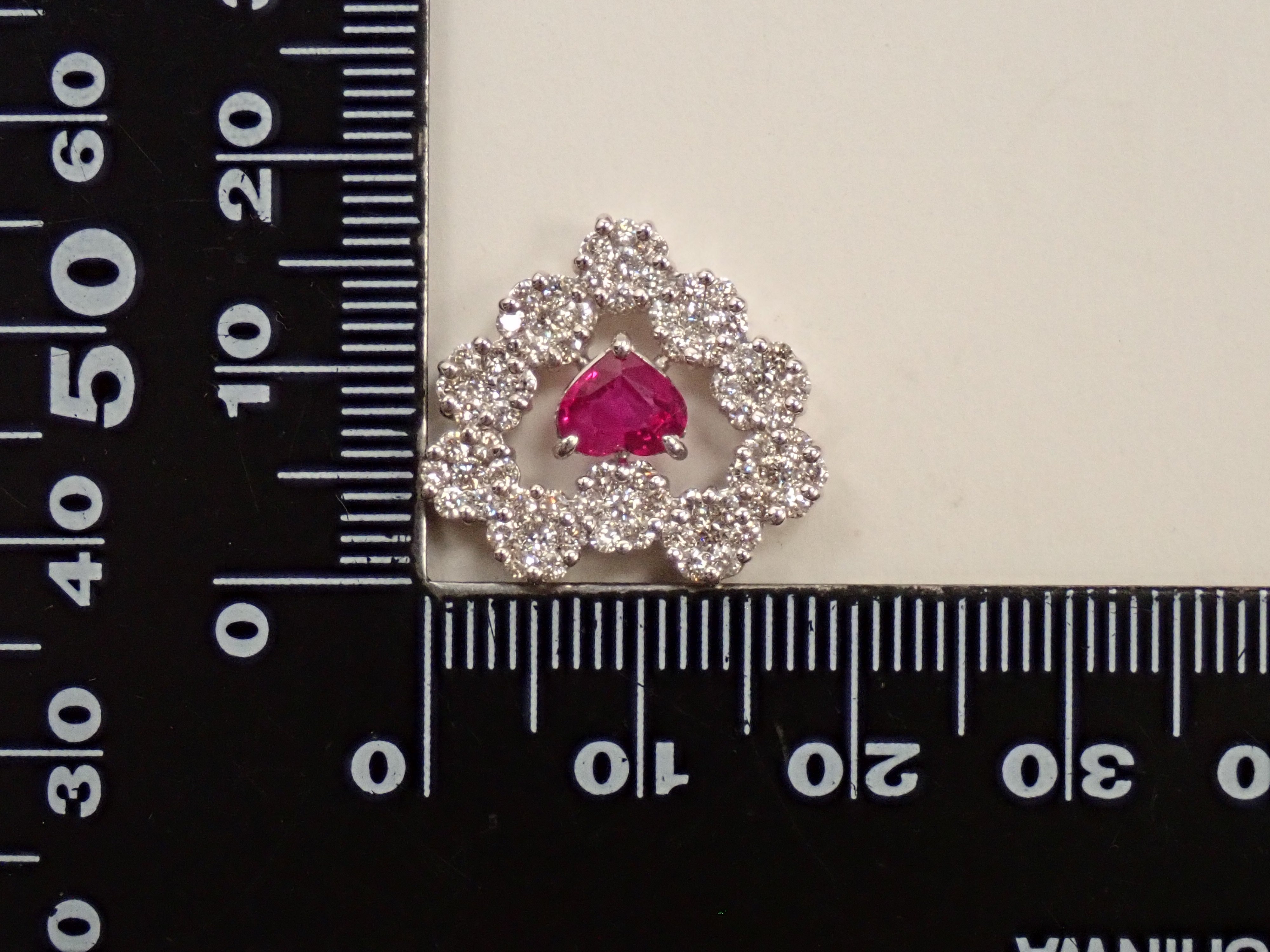 【22602611掲載】【カラフリ】K18WG ルビー 0.94ct ペンダントトップ(ネックレストップ)