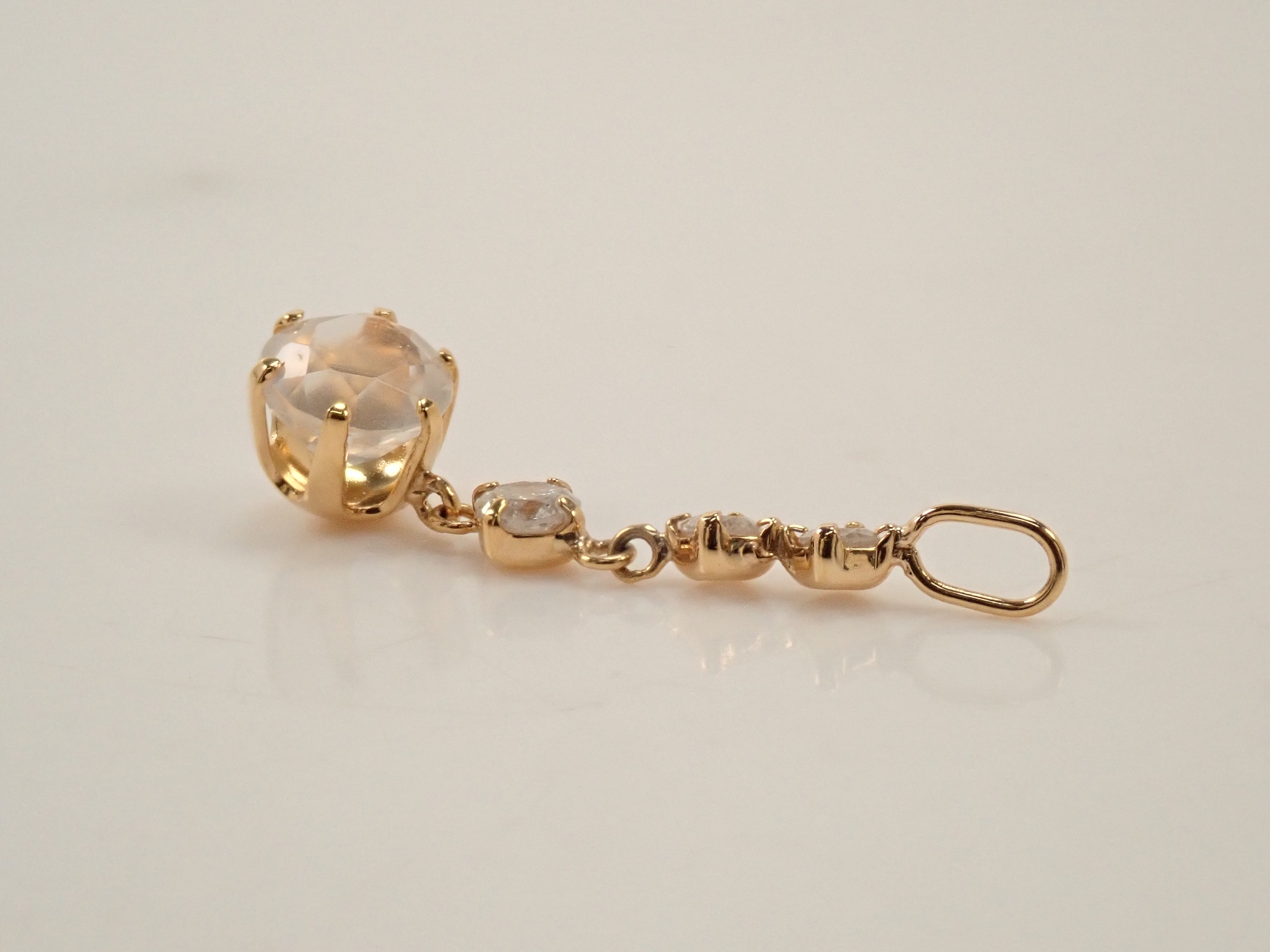 【22602614掲載】【カラフリ】K18 ペリステライト 0.66ct ペンダントトップ(ネックレストップ)