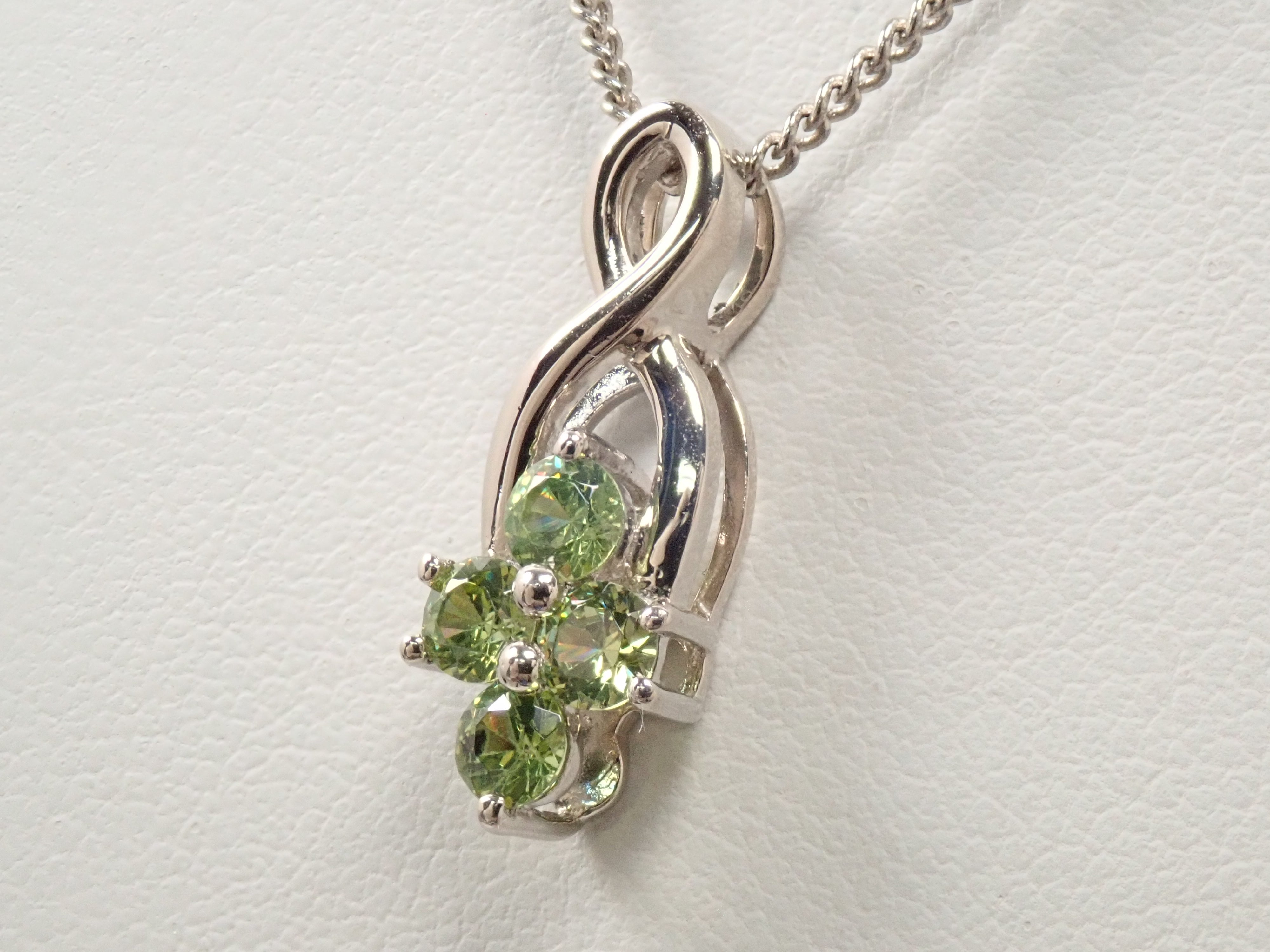 【6/14 22時販売】【カラフリ】Pt950 デマントイドガーネット 0.50ct ペンダントトップ(ネックレストップ) 鑑別書