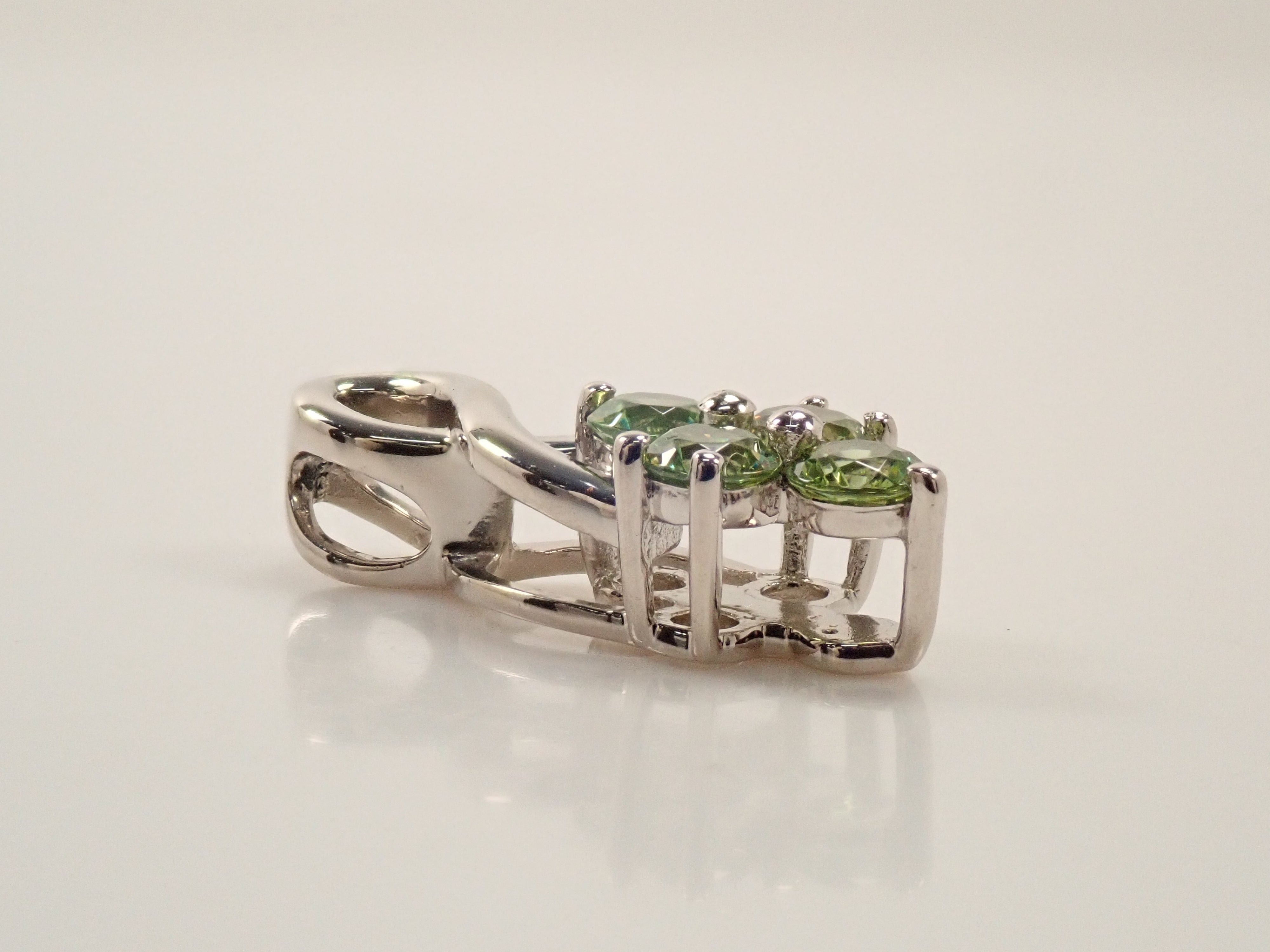 【6/14 22時販売】【カラフリ】Pt950 デマントイドガーネット 0.50ct ペンダントトップ(ネックレストップ) 鑑別書