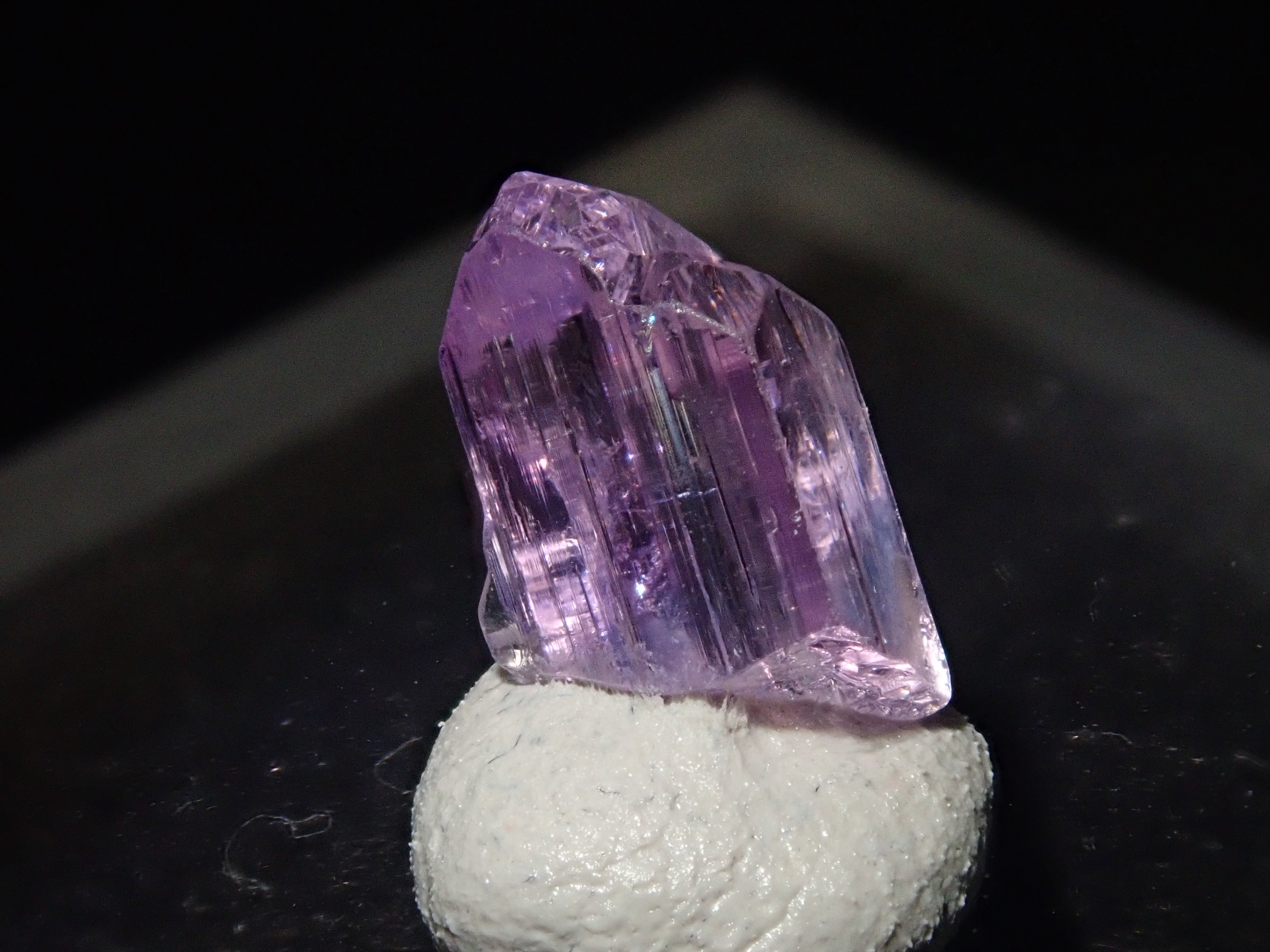 【12543492掲載】タンザニア産ピンクゾイサイト 1.581ct原石