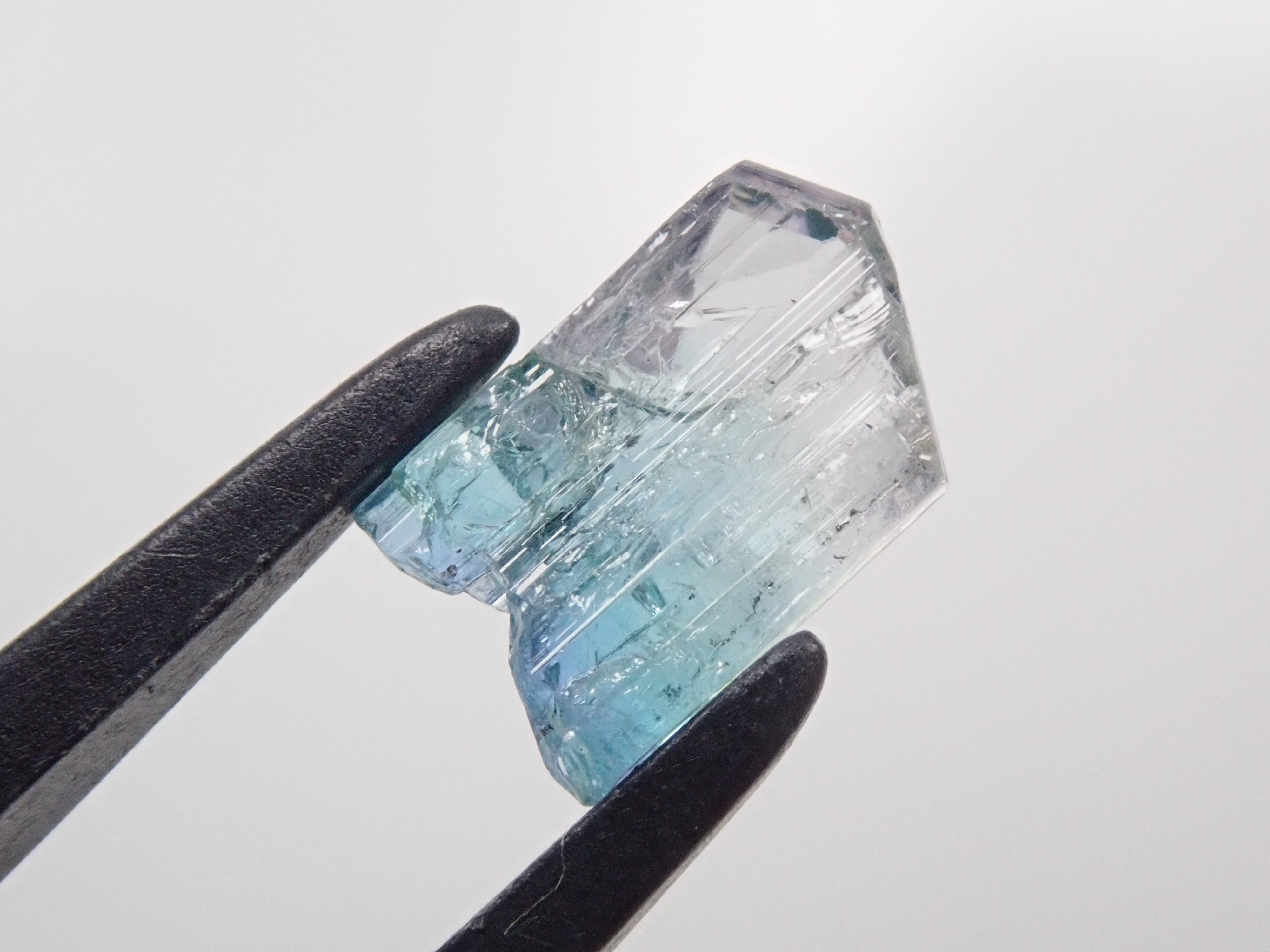 【12543391掲載】バイカラーゾイサイト 1.497ct原石