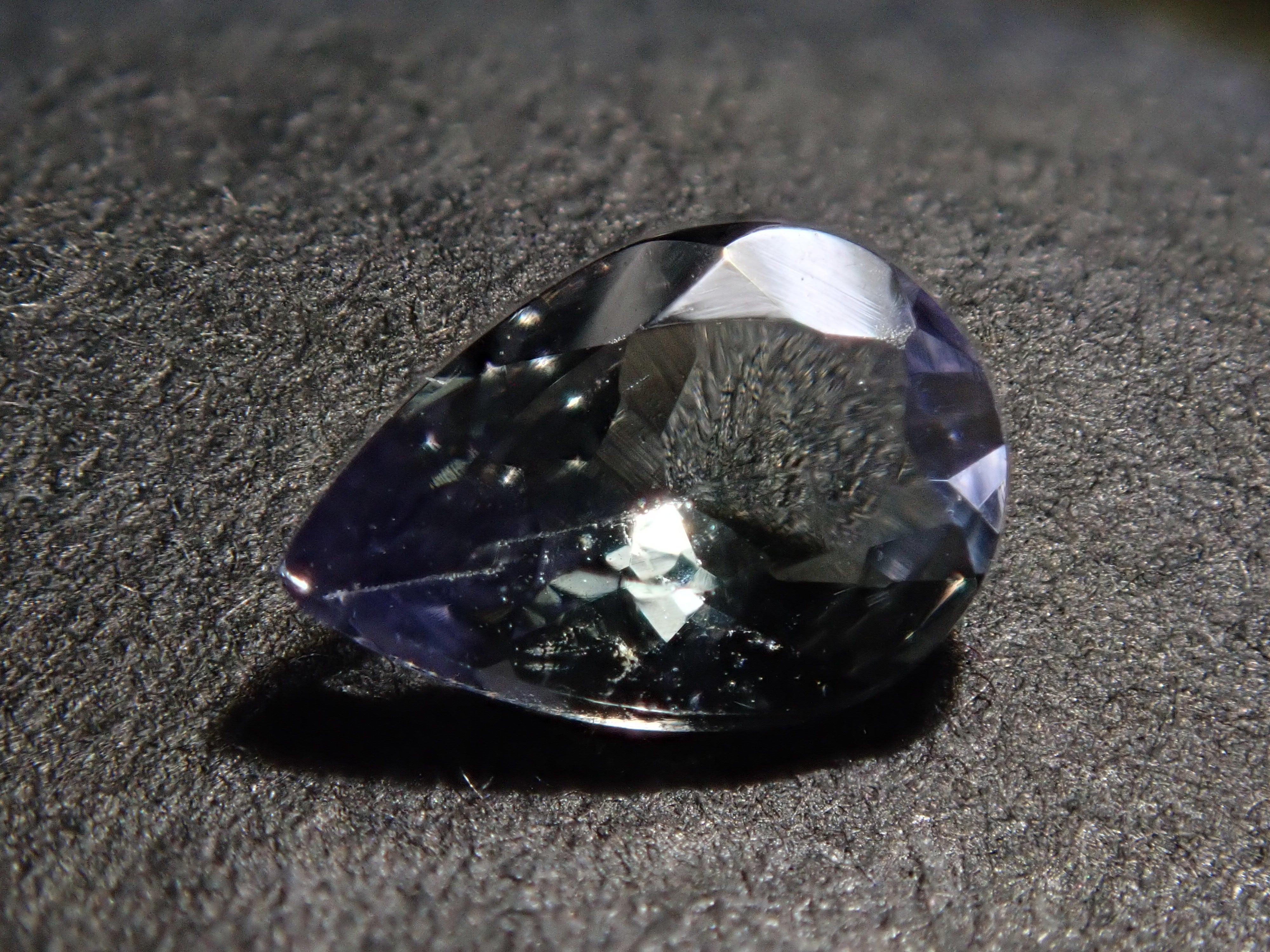 【12543391掲載】バイカラーゾイサイト 1.497ct原石