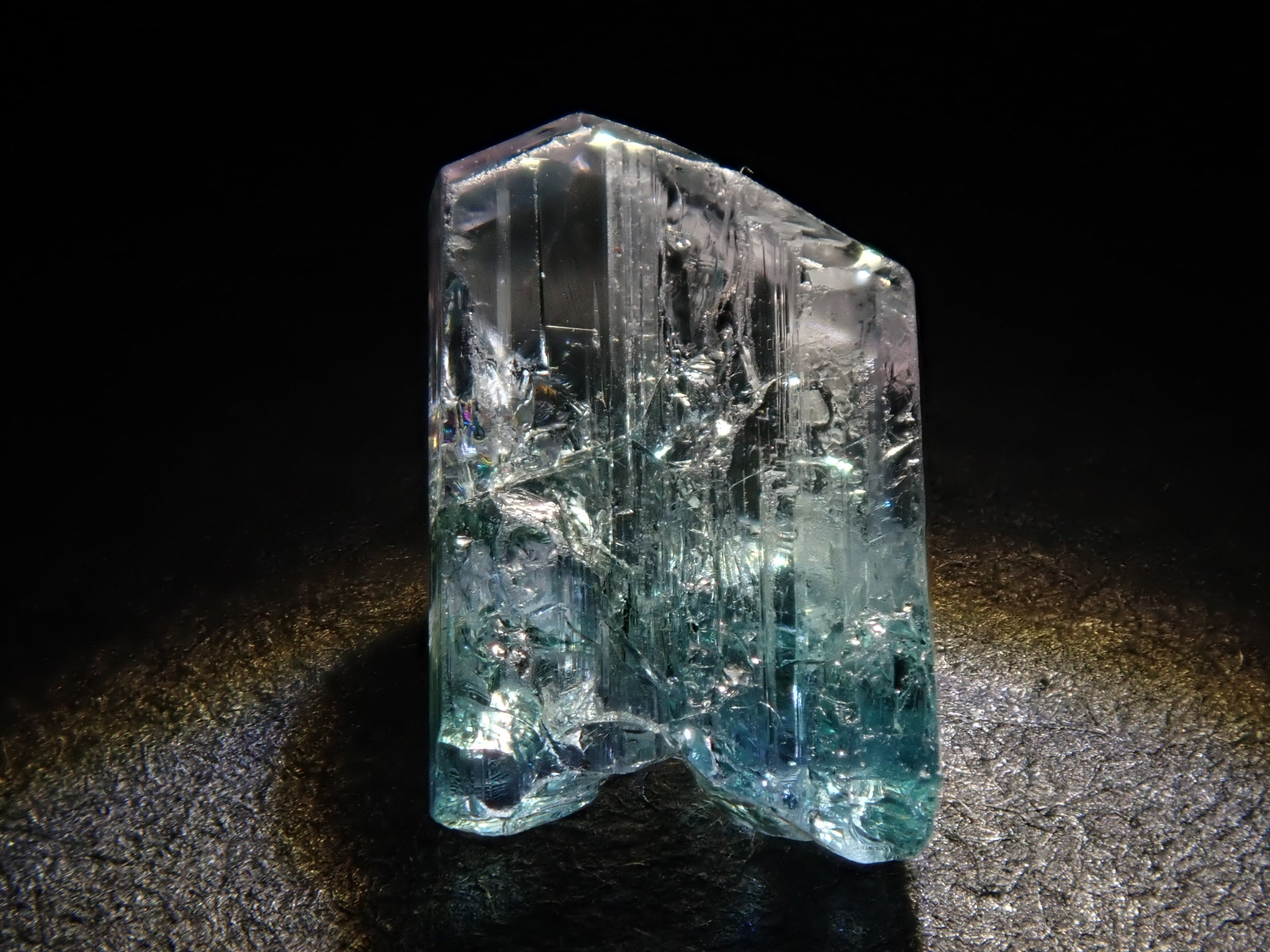 【12543391掲載】バイカラーゾイサイト 1.497ct原石