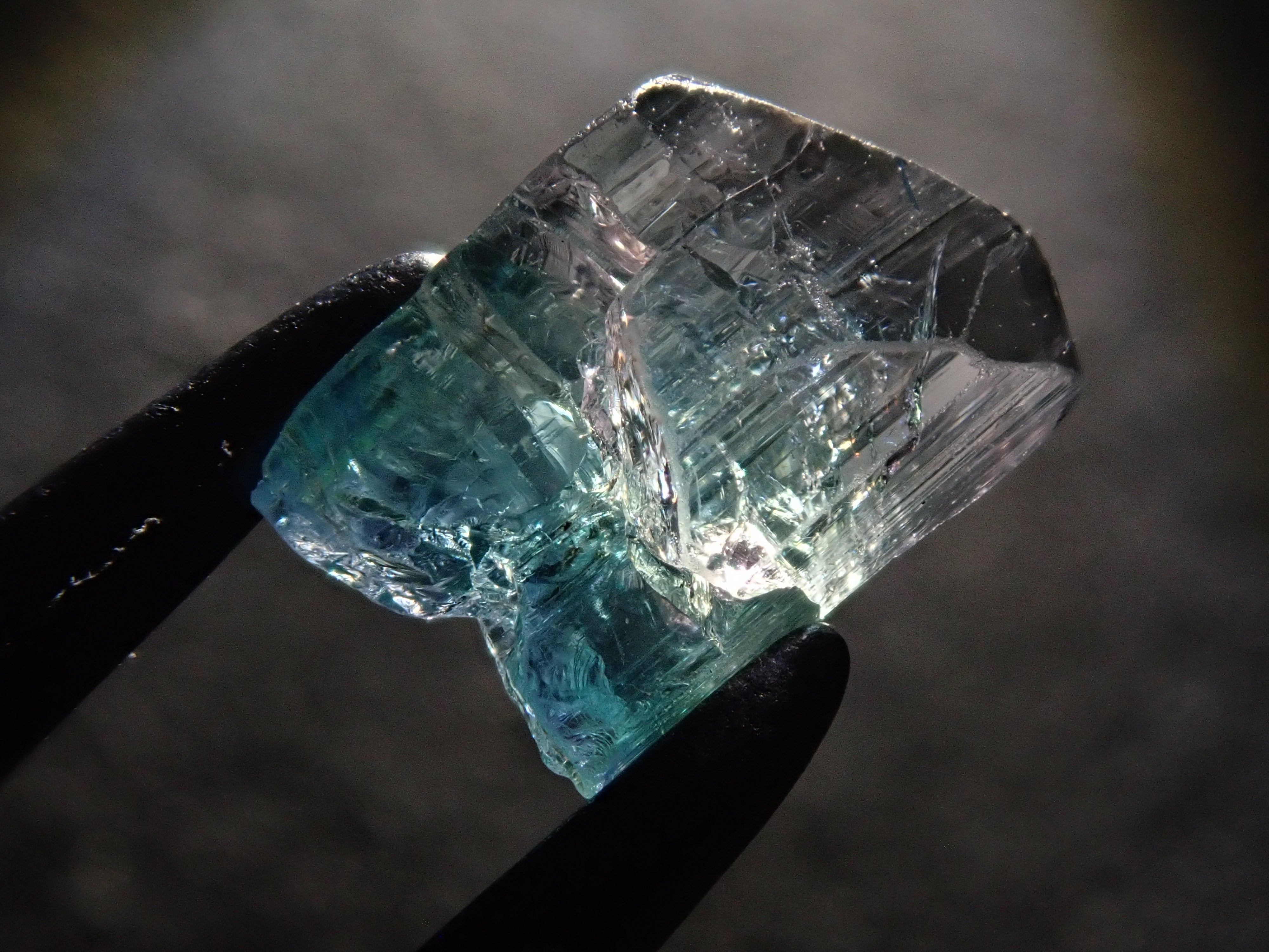 【12543391掲載】バイカラーゾイサイト 1.497ct原石