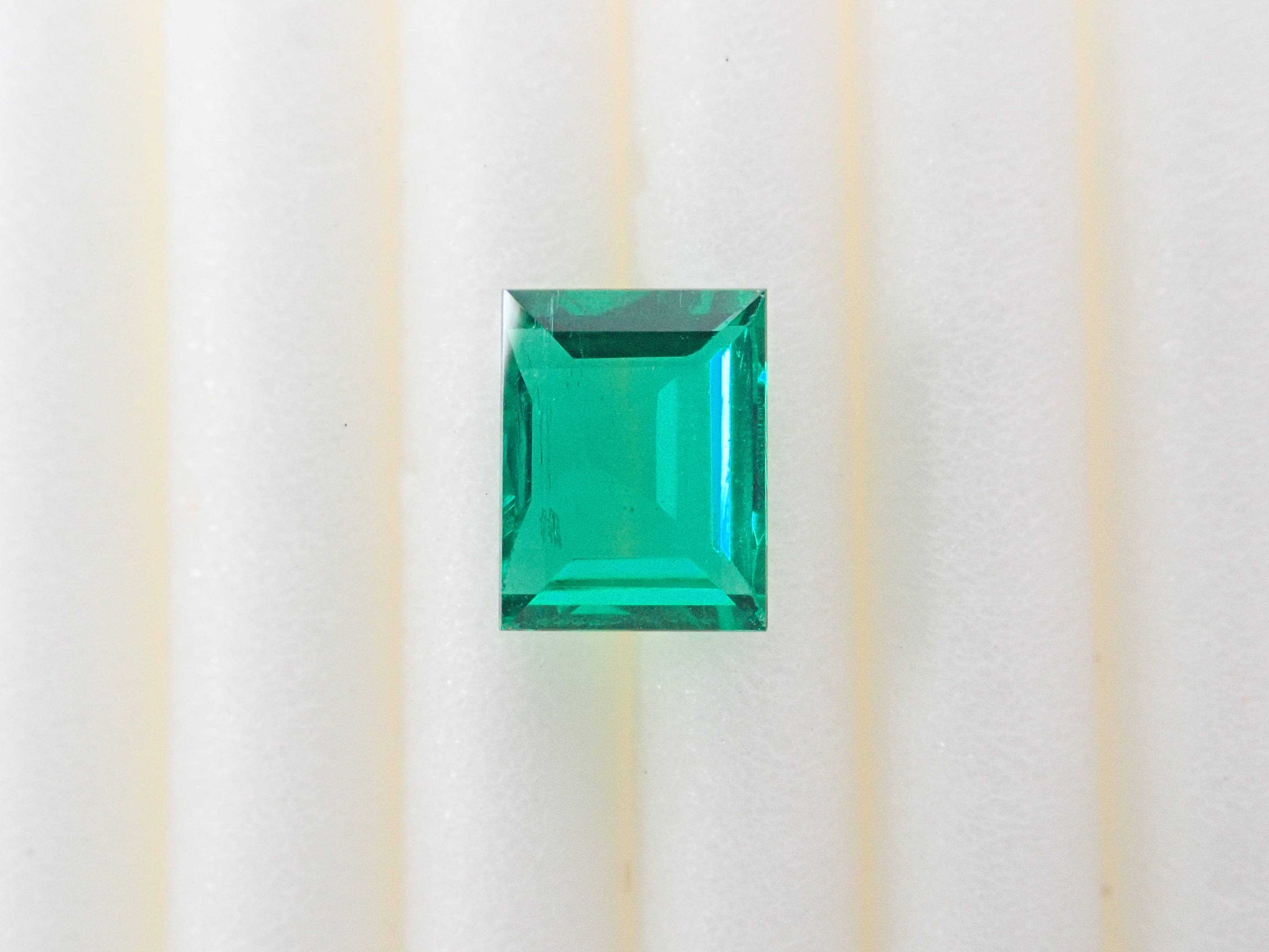【12543545掲載】ノンオイルエメラルド 0.510ctルース