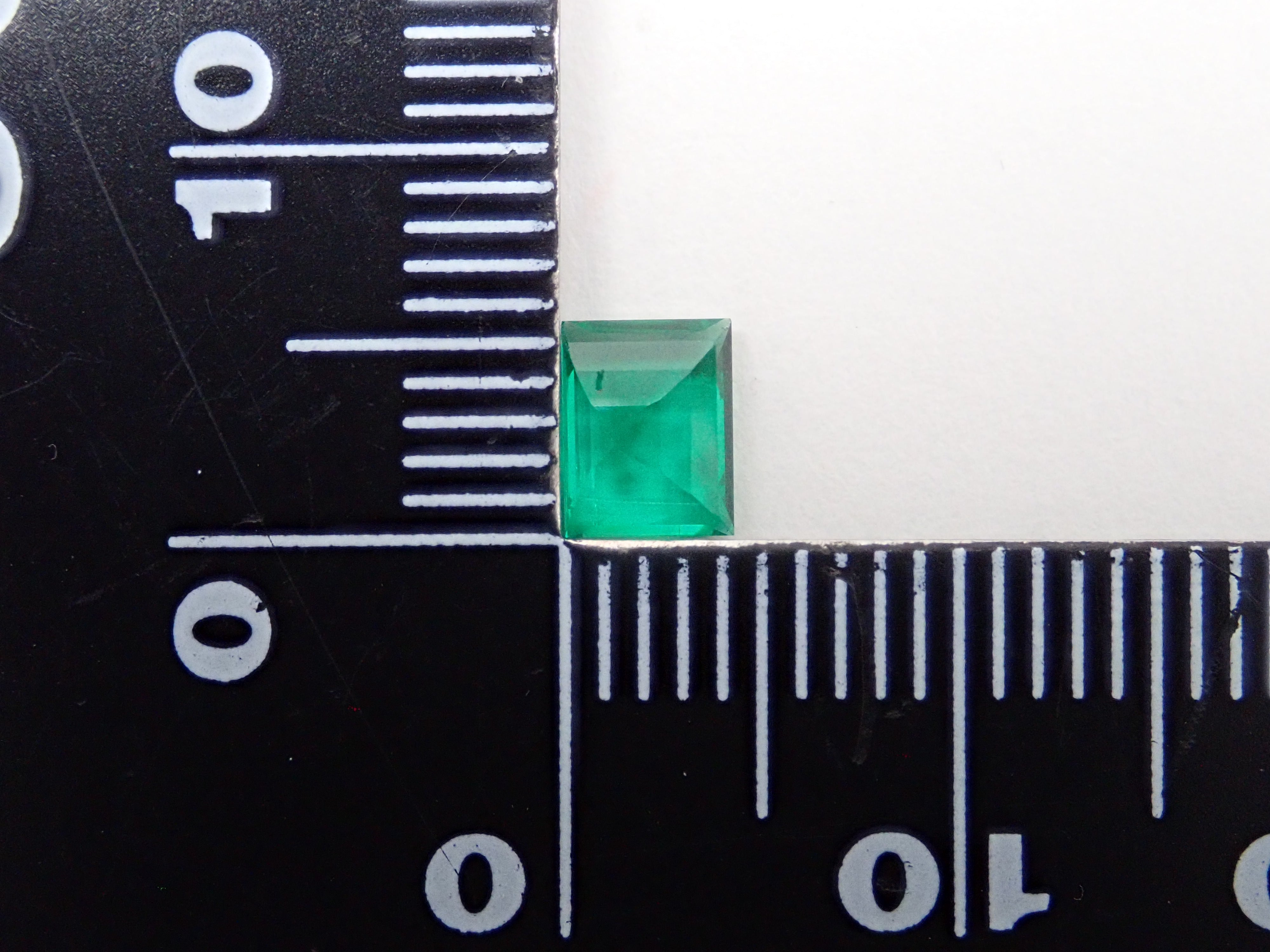 【12543545掲載】ノンオイルエメラルド 0.510ctルース