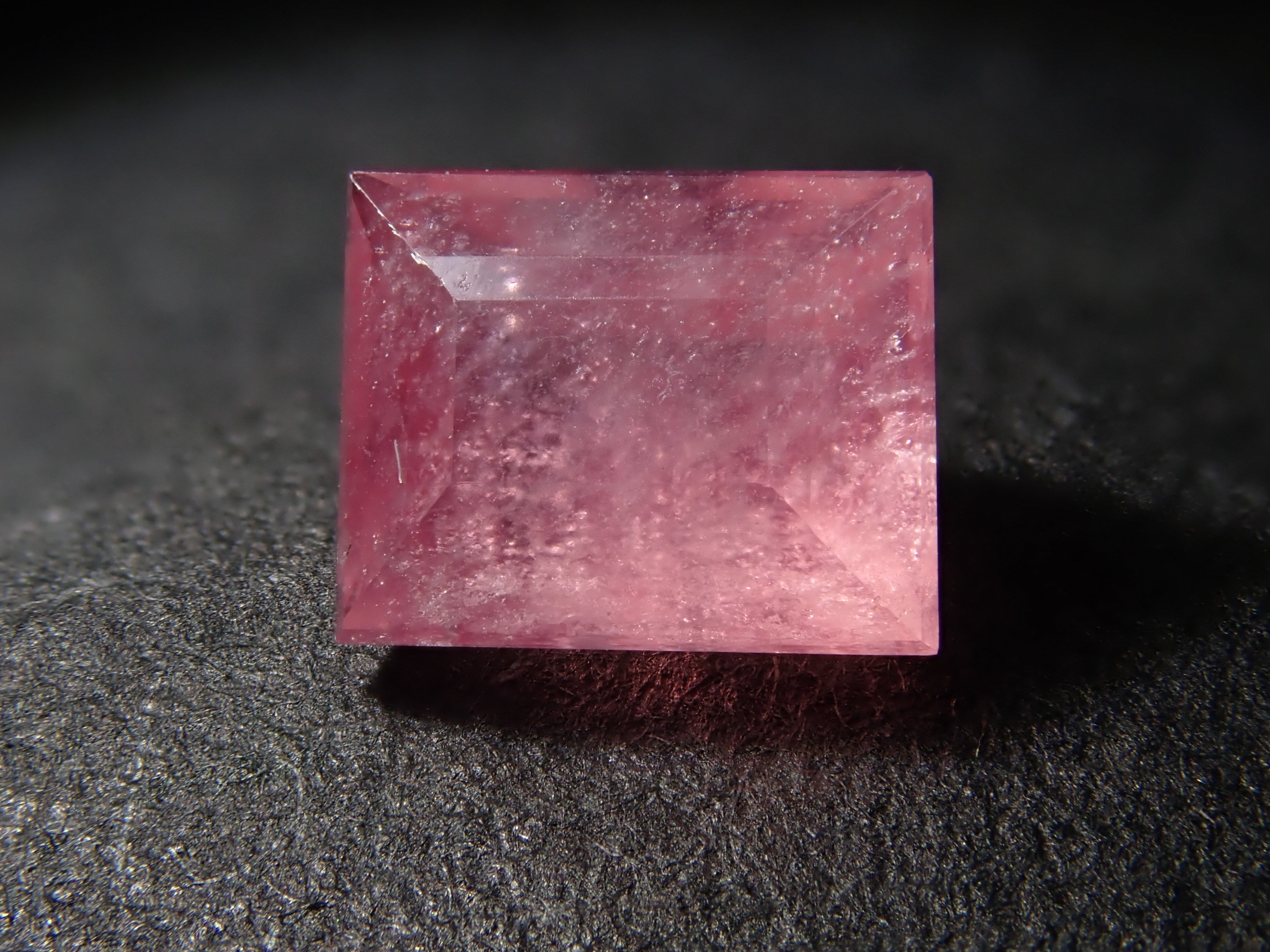 【12543590掲載】グリーンランド産タグトゥパイト 0.420ctルース