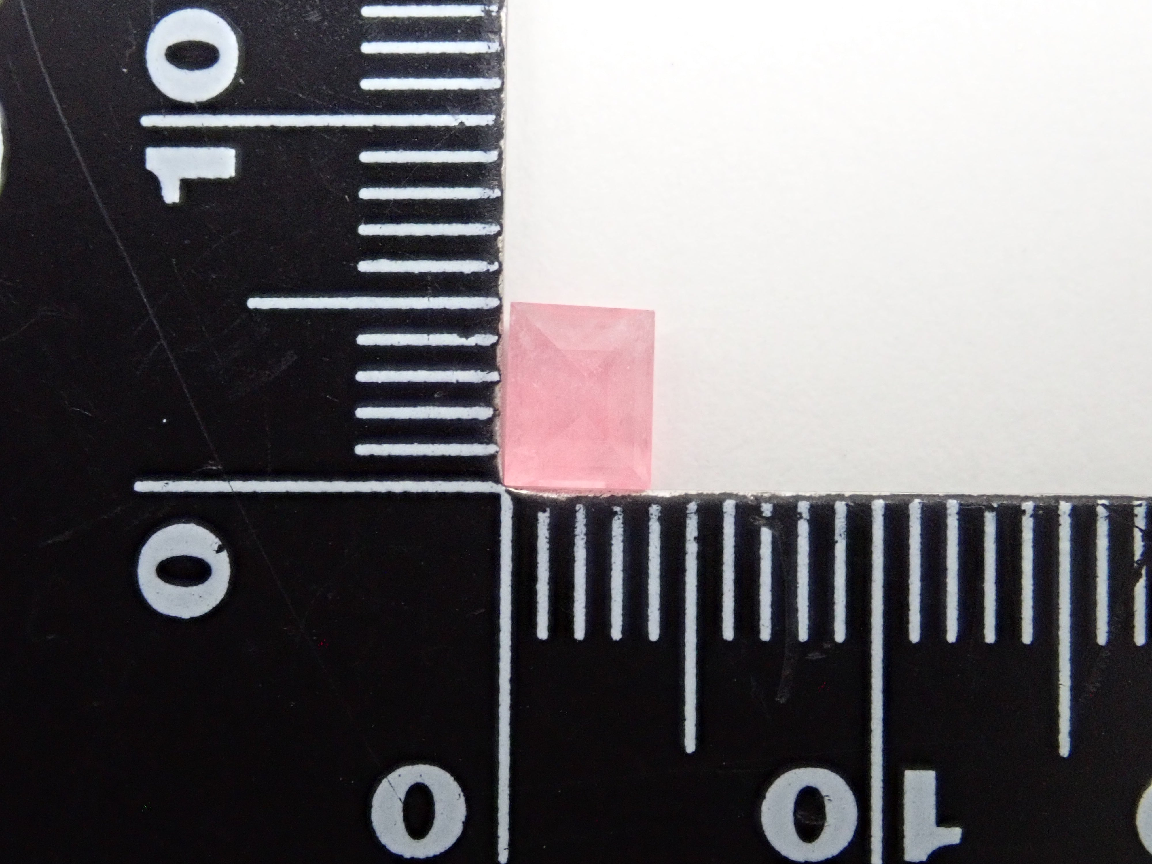 【12543590掲載】グリーンランド産タグトゥパイト 0.420ctルース