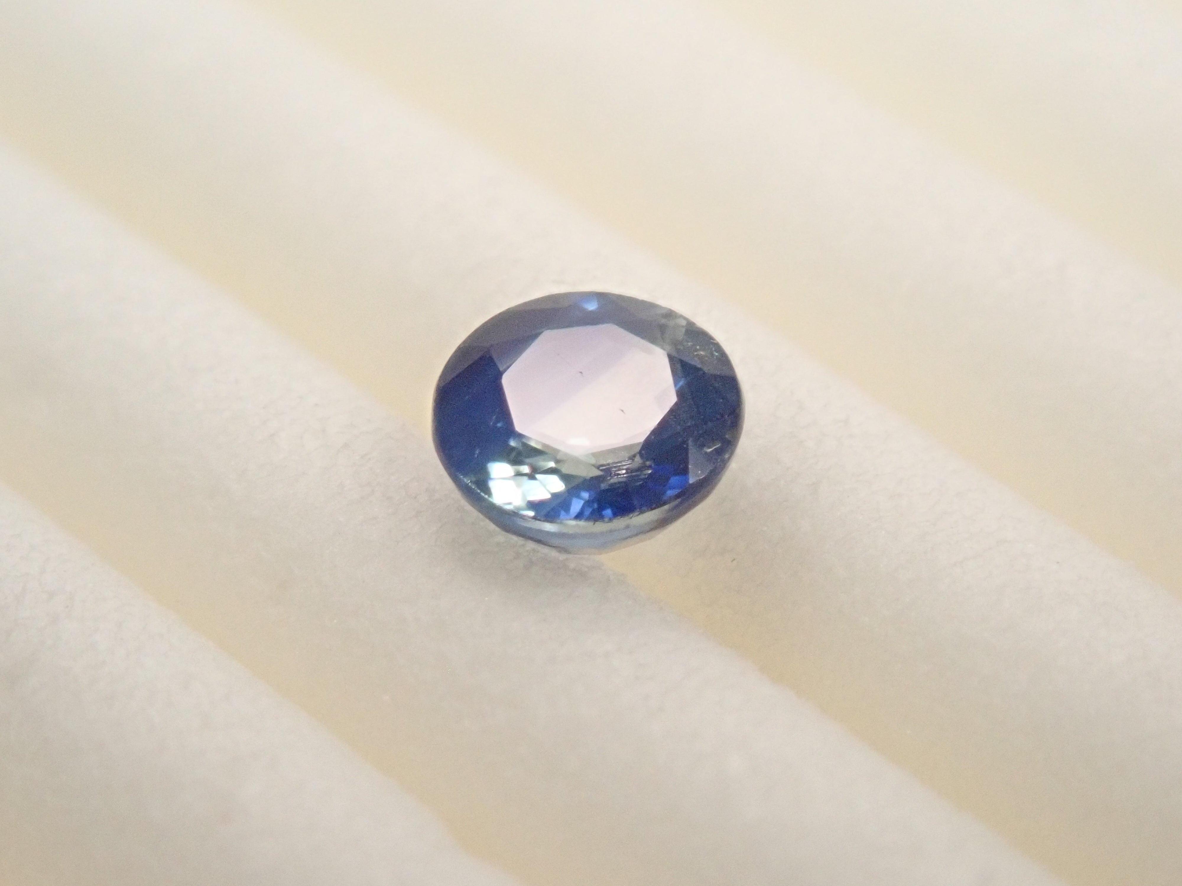 マダガスカル産バイカラーサファイア 0.271ctルース