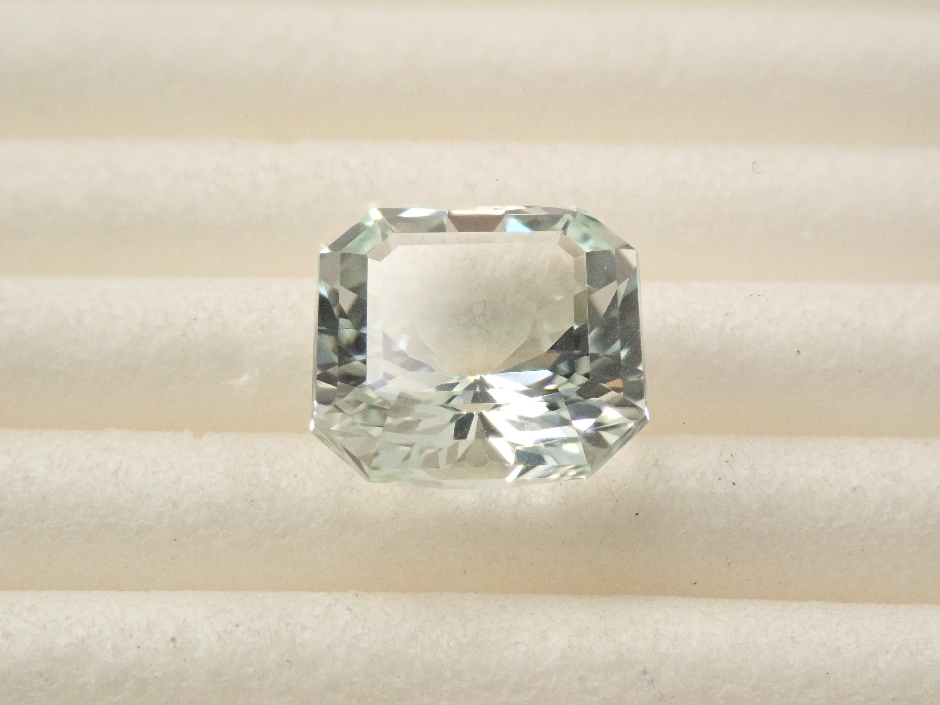 グリーン・スポジュメン 1.997ctルース