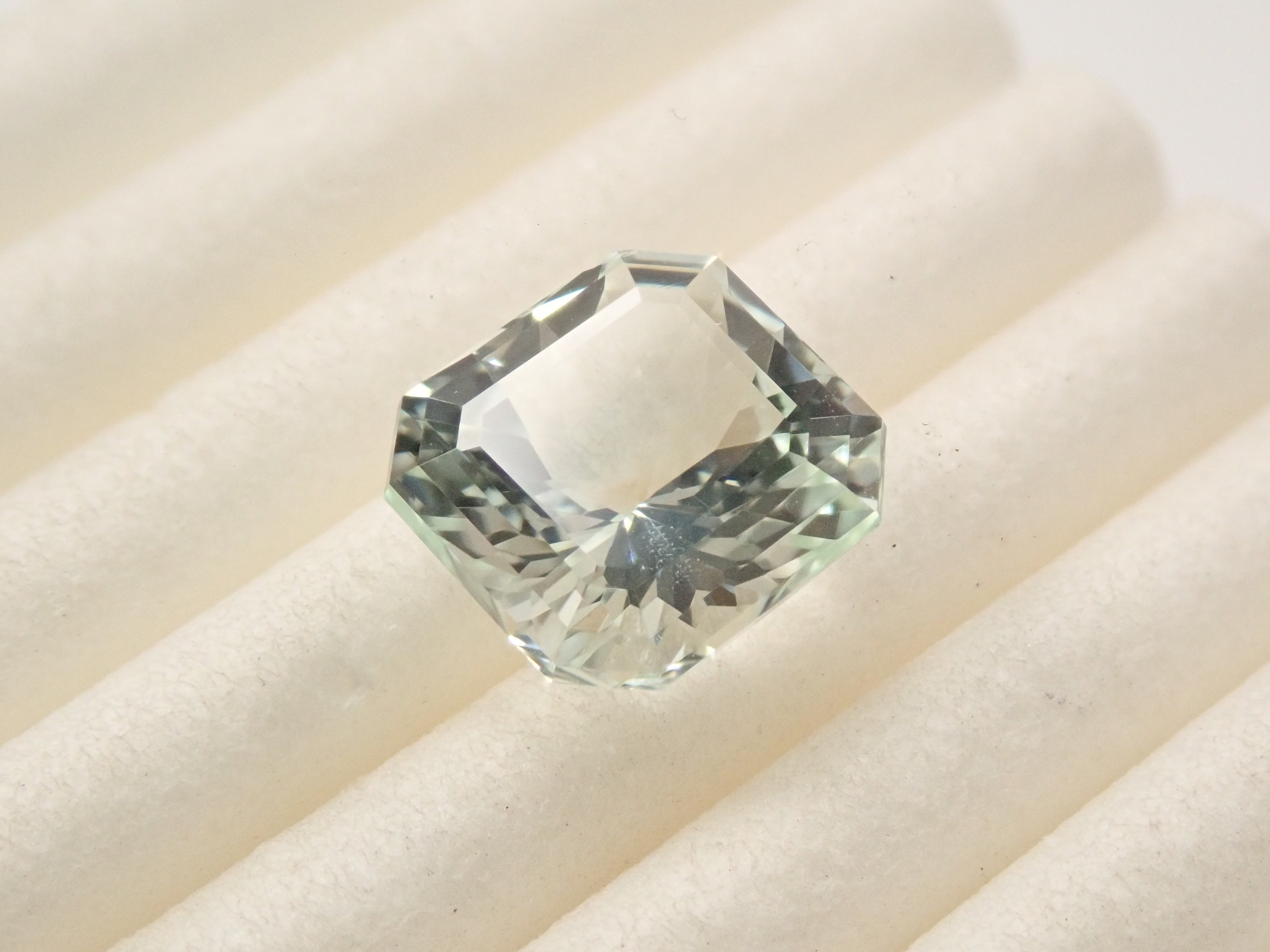 グリーン・スポジュメン 1.997ctルース