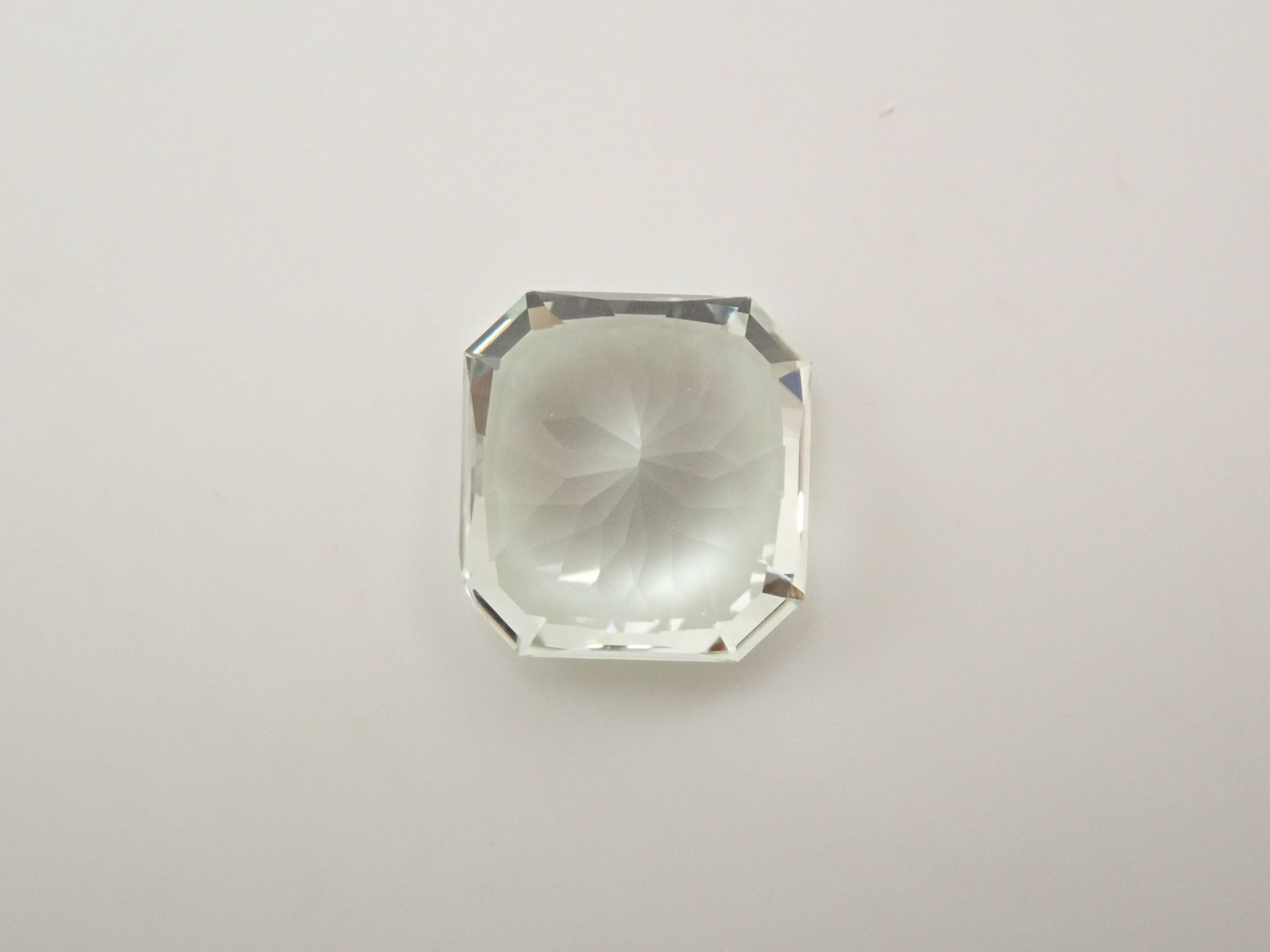 グリーン・スポジュメン 1.997ctルース