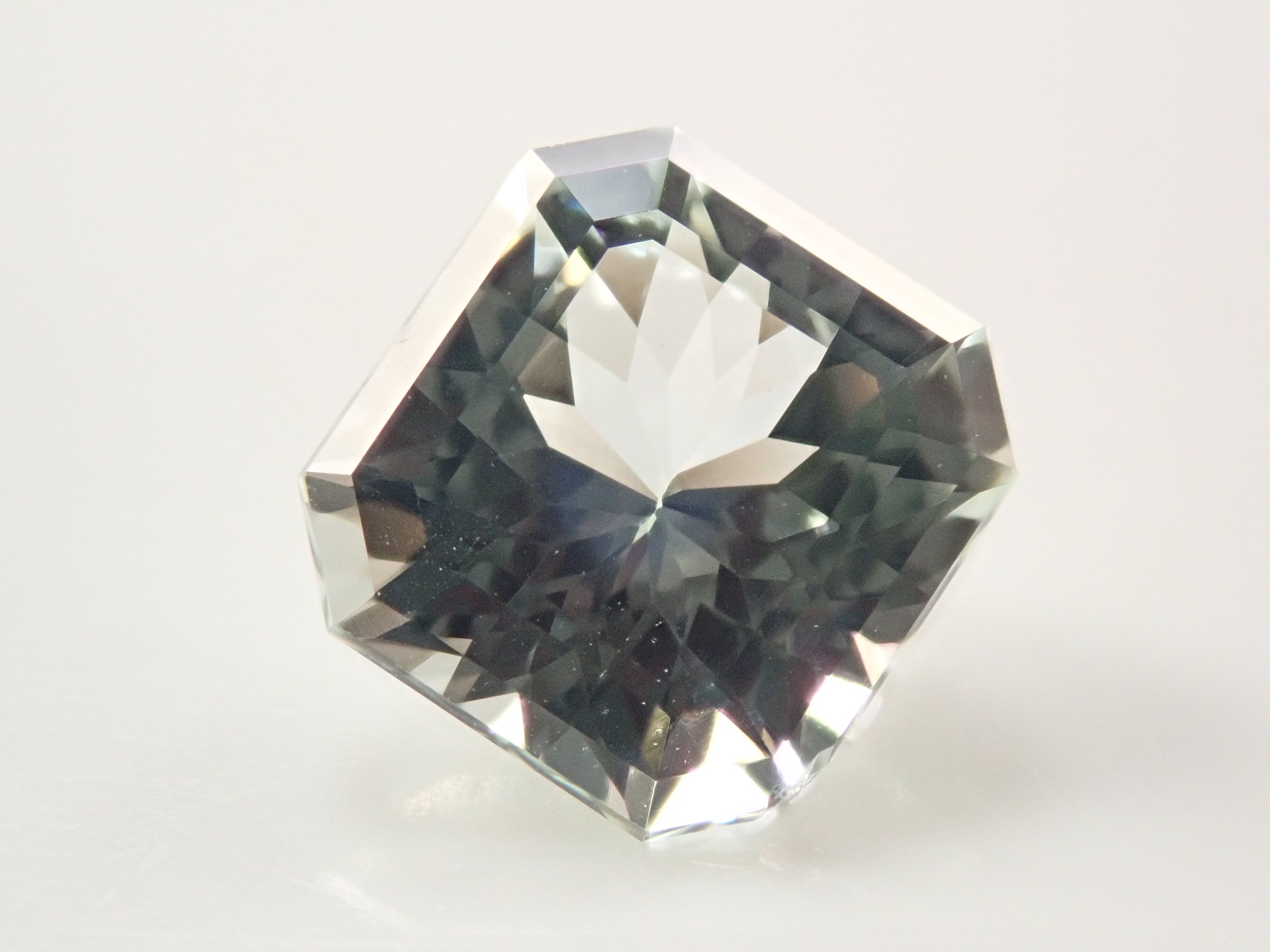 グリーン・スポジュメン 1.997ctルース