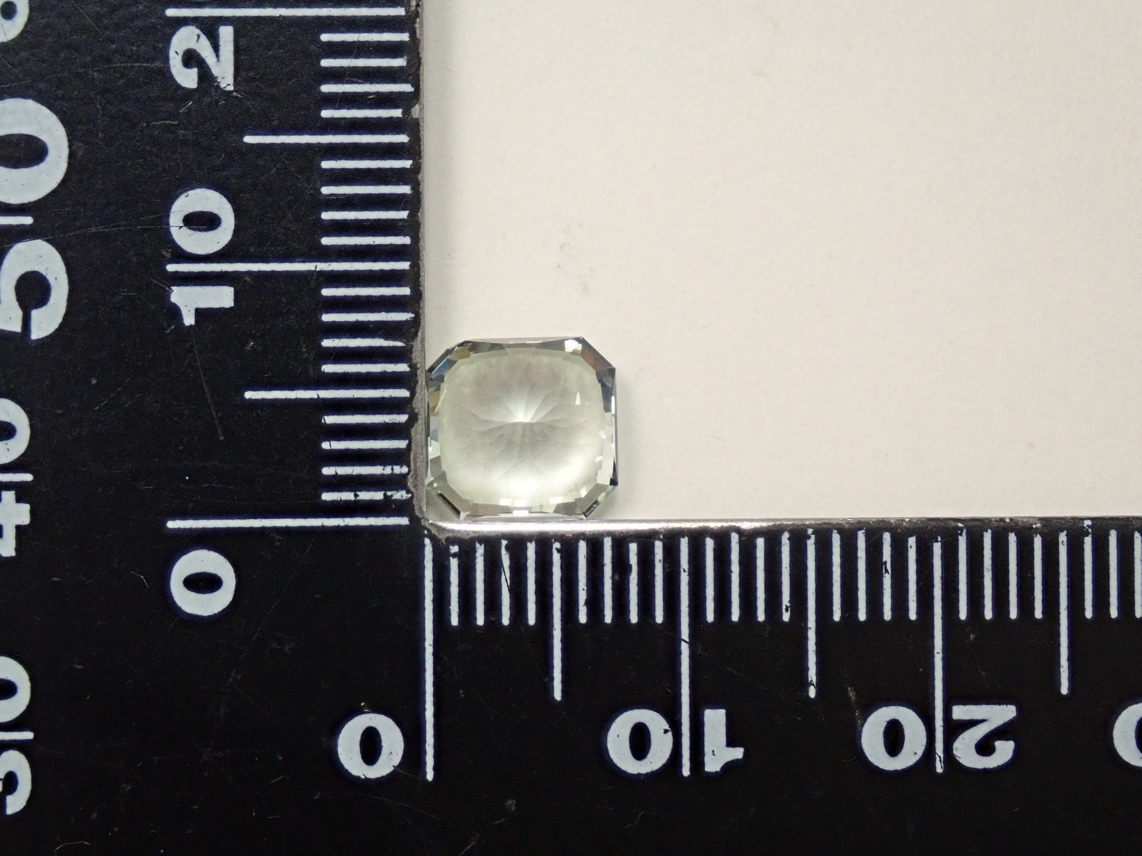 グリーン・スポジュメン 1.997ctルース