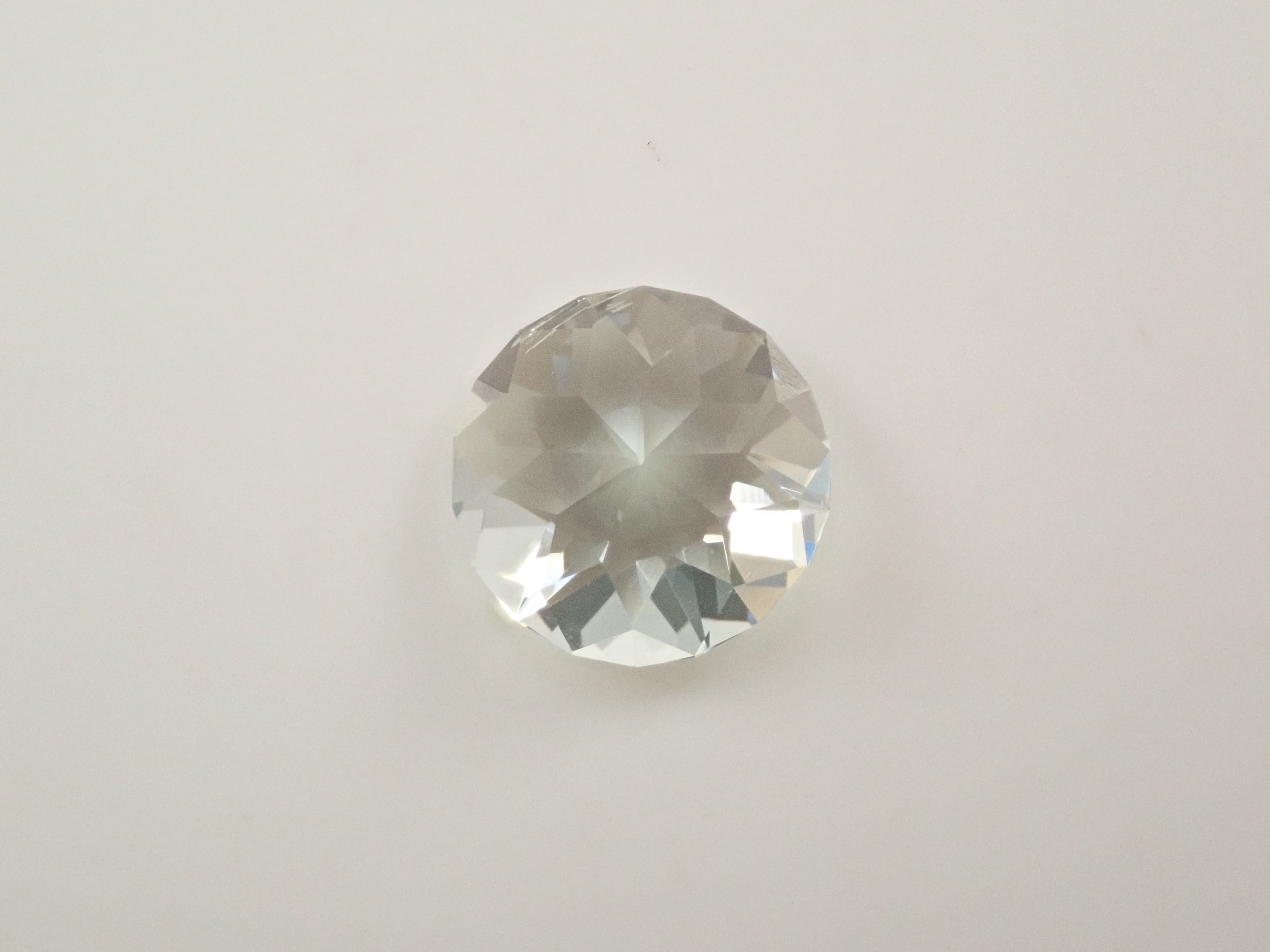 グリーン・スポジュメン 2.747ctルース