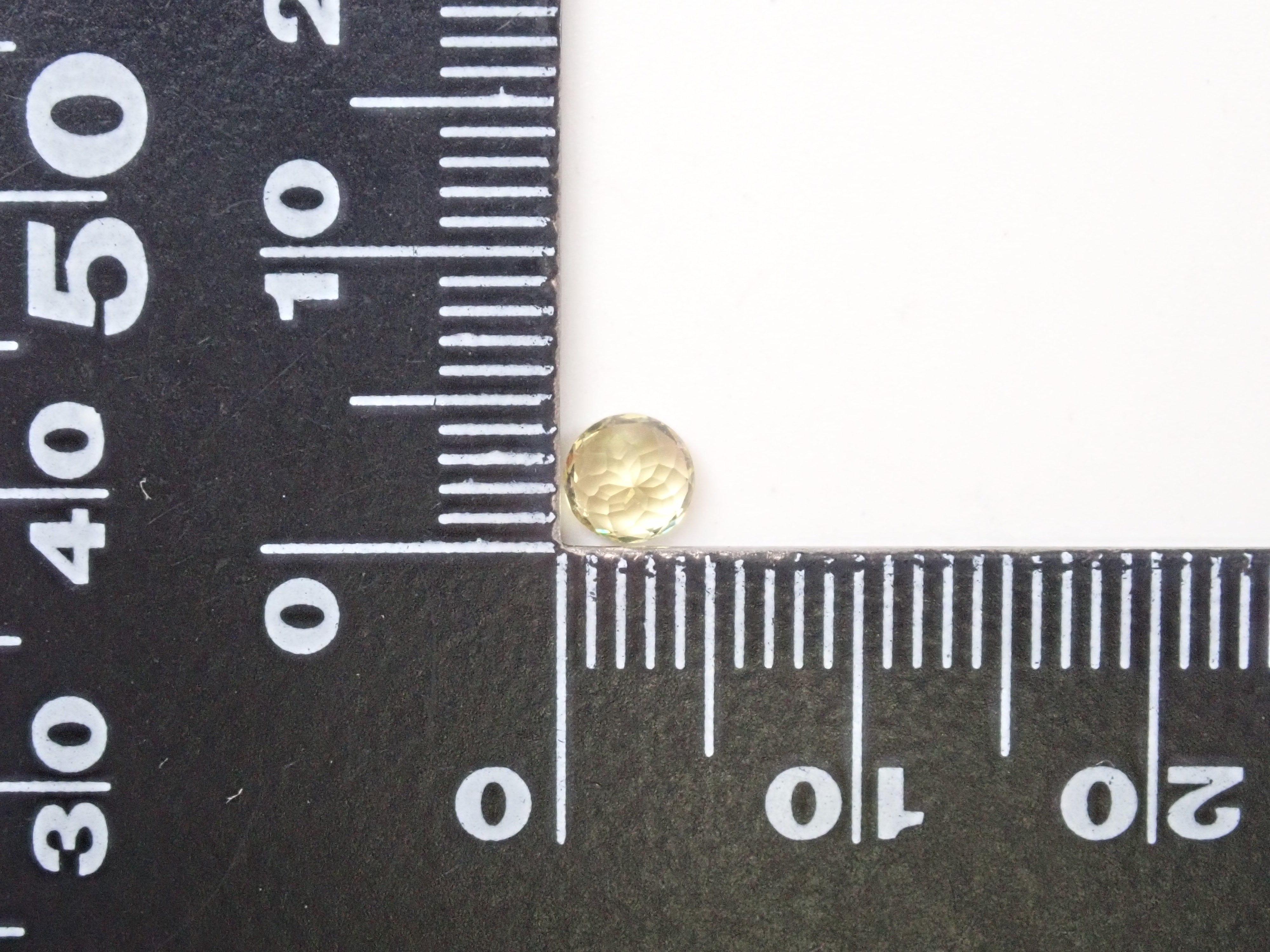 マリ共和国マリガーネット(グロッシュラー/アンドラダイト・ガーネット) 4.5mm/0.498ctルース