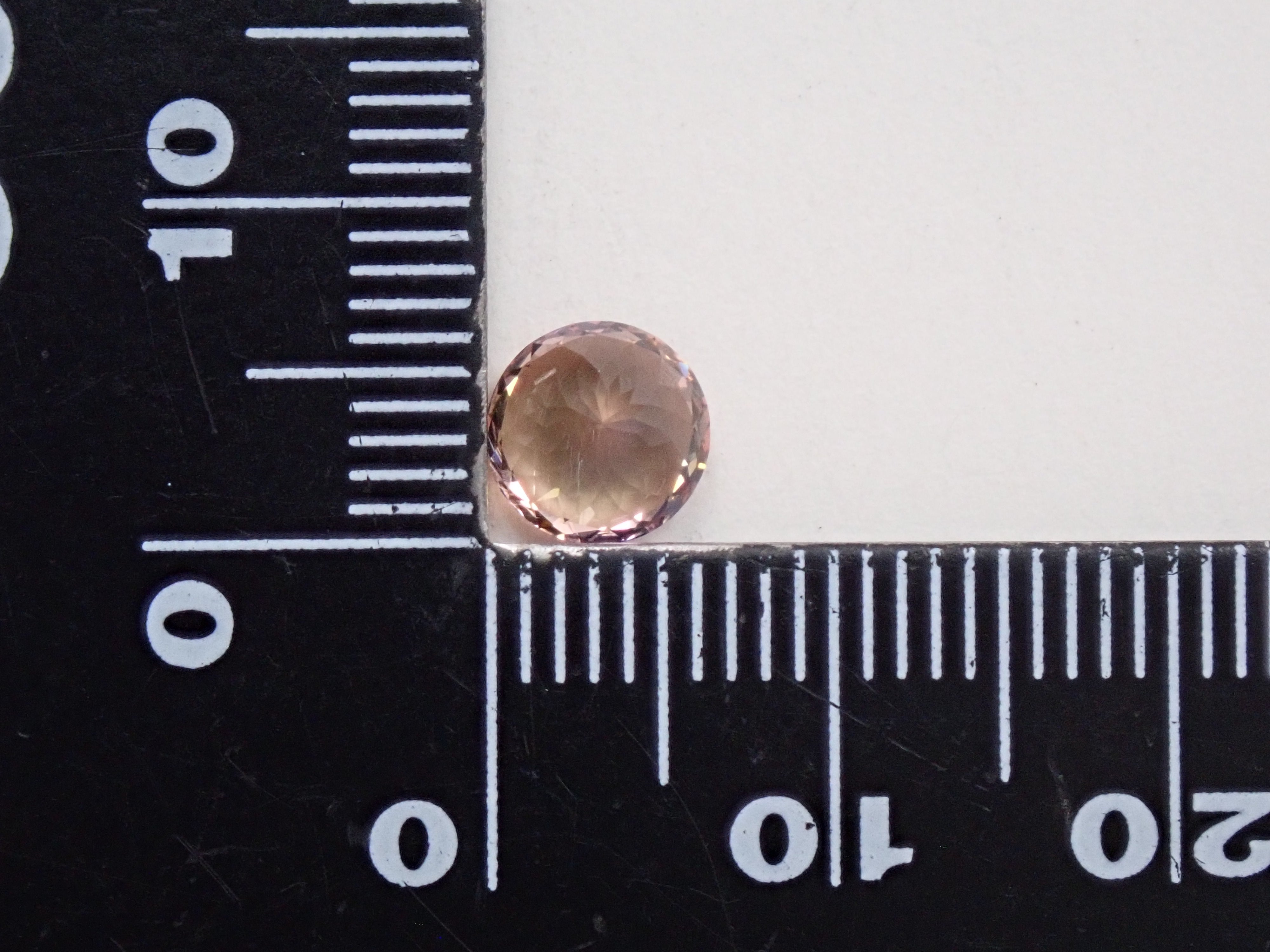 タンザニア産ピンクゾイサイト 6.7mm/1.393ctルース(ピーチタンザナイト)