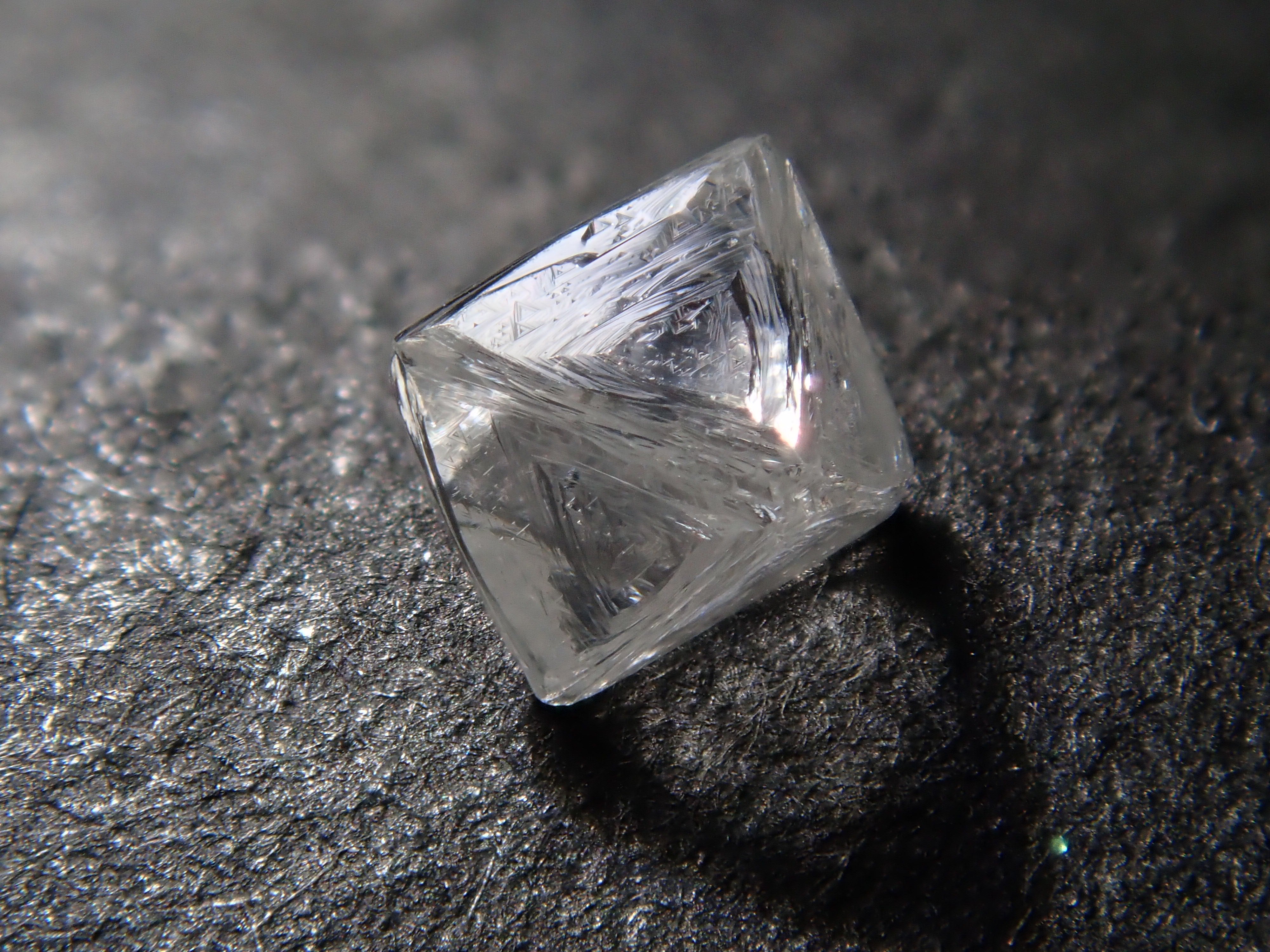 【12563269掲載】南アフリカ産ダイヤモンド原石(ソーヤブル) 0.280ct原石