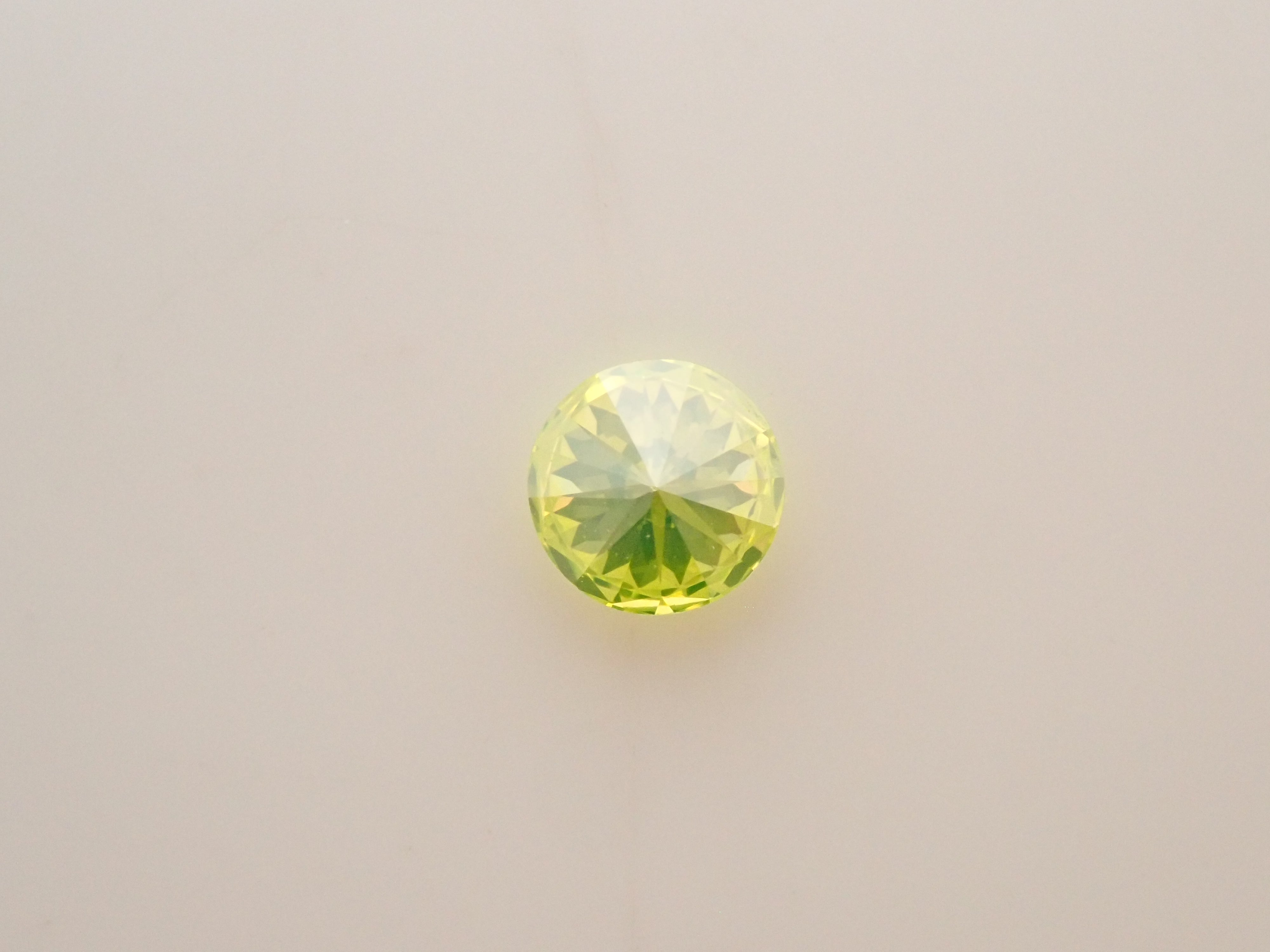 【32501953掲載】 グリーンダイヤモンド(トリートメント) 0.183ctルース(FANCY INTENSE YELLOW GREEN TREATED, VS1)