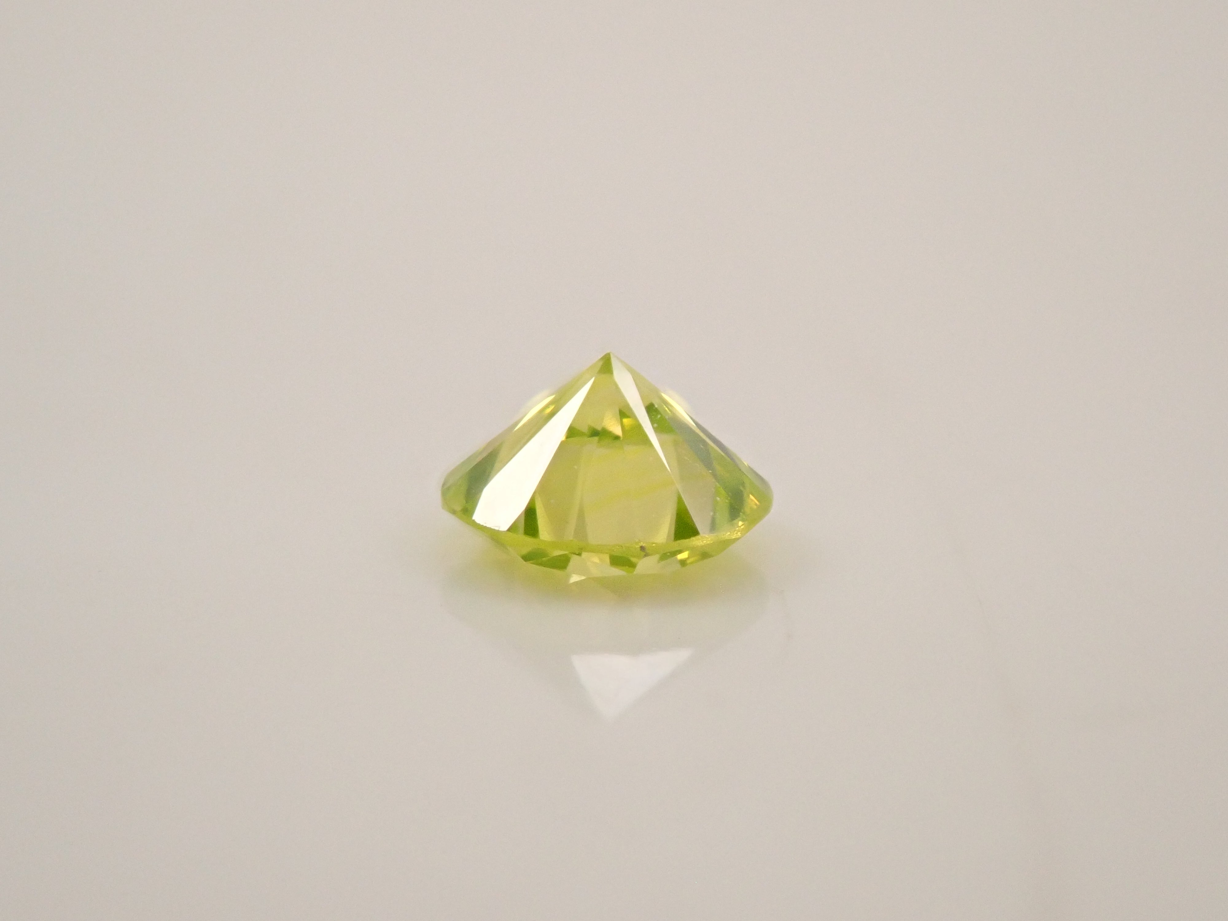 【32501953掲載】 グリーンダイヤモンド(トリートメント) 0.183ctルース(FANCY INTENSE YELLOW GREEN TREATED, VS1)