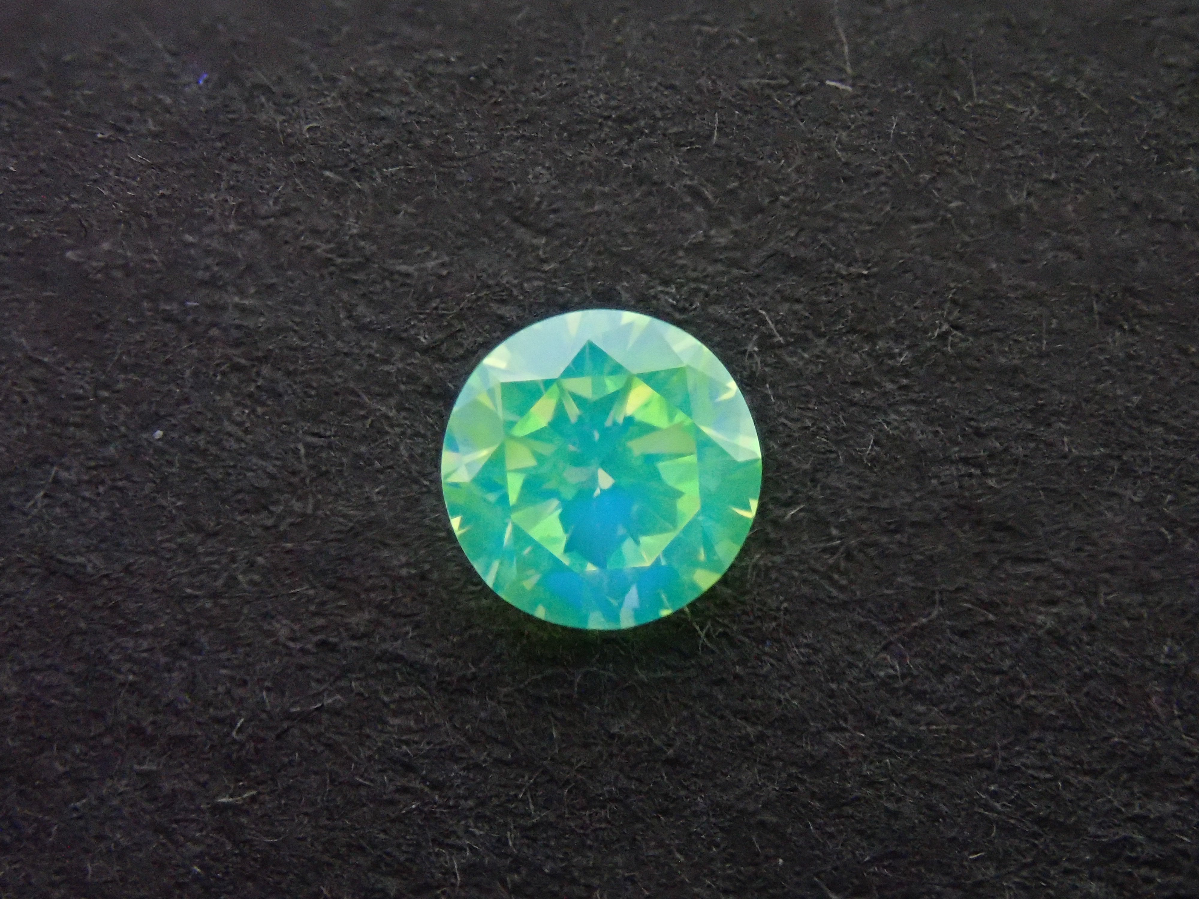 【32501953掲載】 グリーンダイヤモンド(トリートメント) 0.183ctルース(FANCY INTENSE YELLOW GREEN TREATED, VS1)