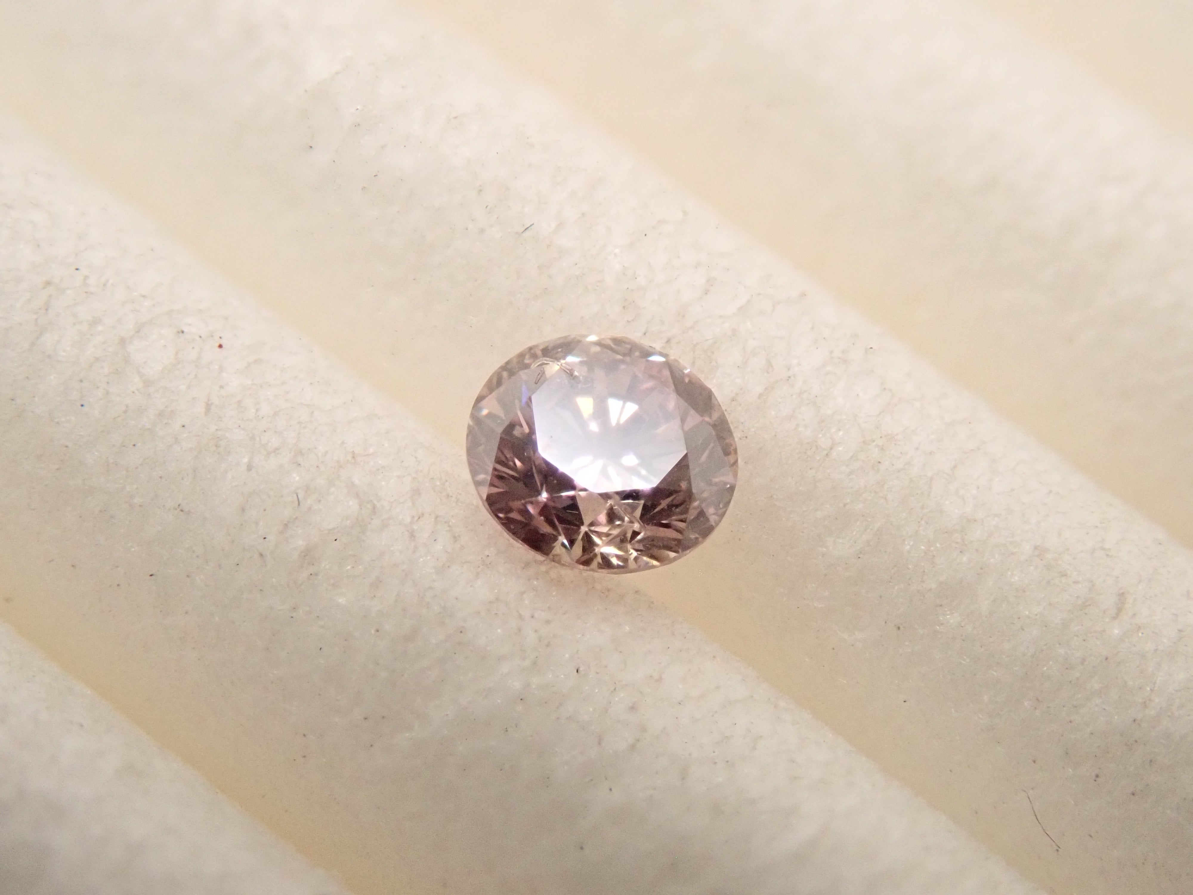 【抽選販売①_202608_07】ピンクダイヤモンド 2.9mm/0.100ctルース(FANCY BRONISH PINK, SI2)