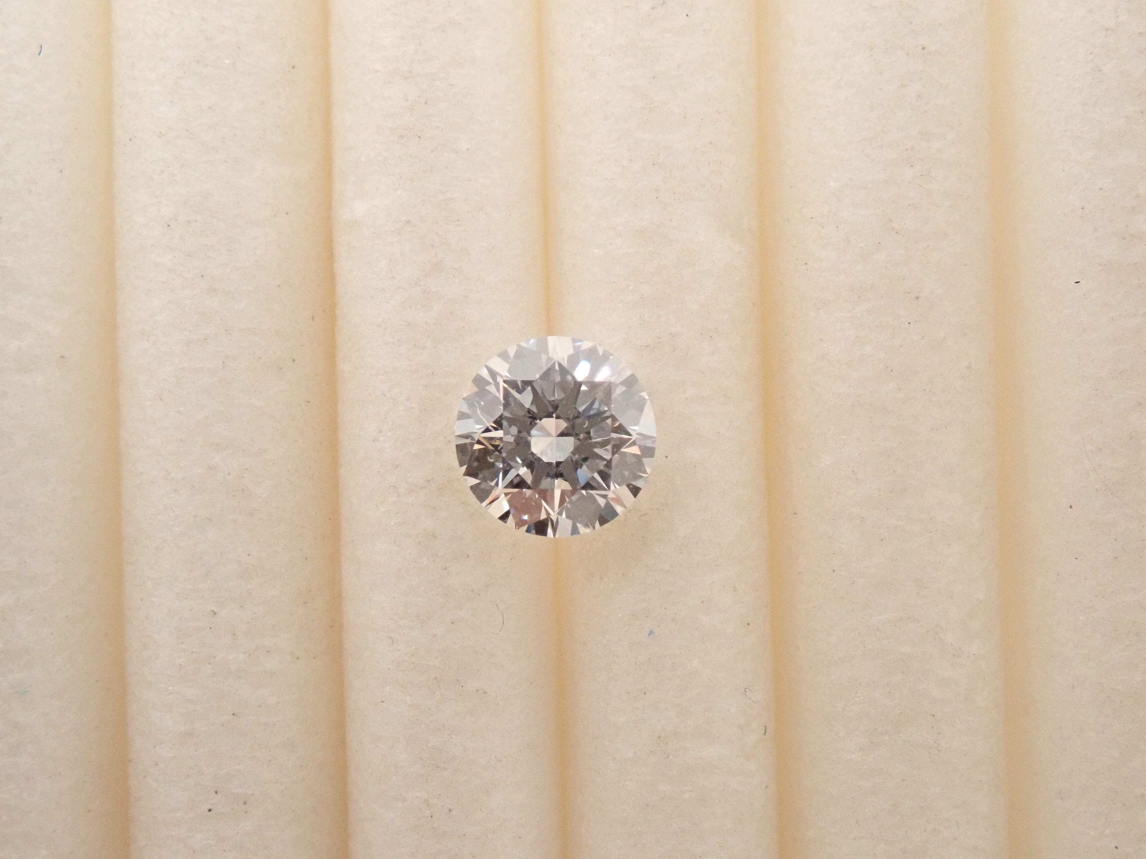 【抽選販売①_202608_09】インターナリーフローレスダイヤモンド(H&C) 3.9mm/0.215ctルース(E, IF, 3Excellent H&C) GIA