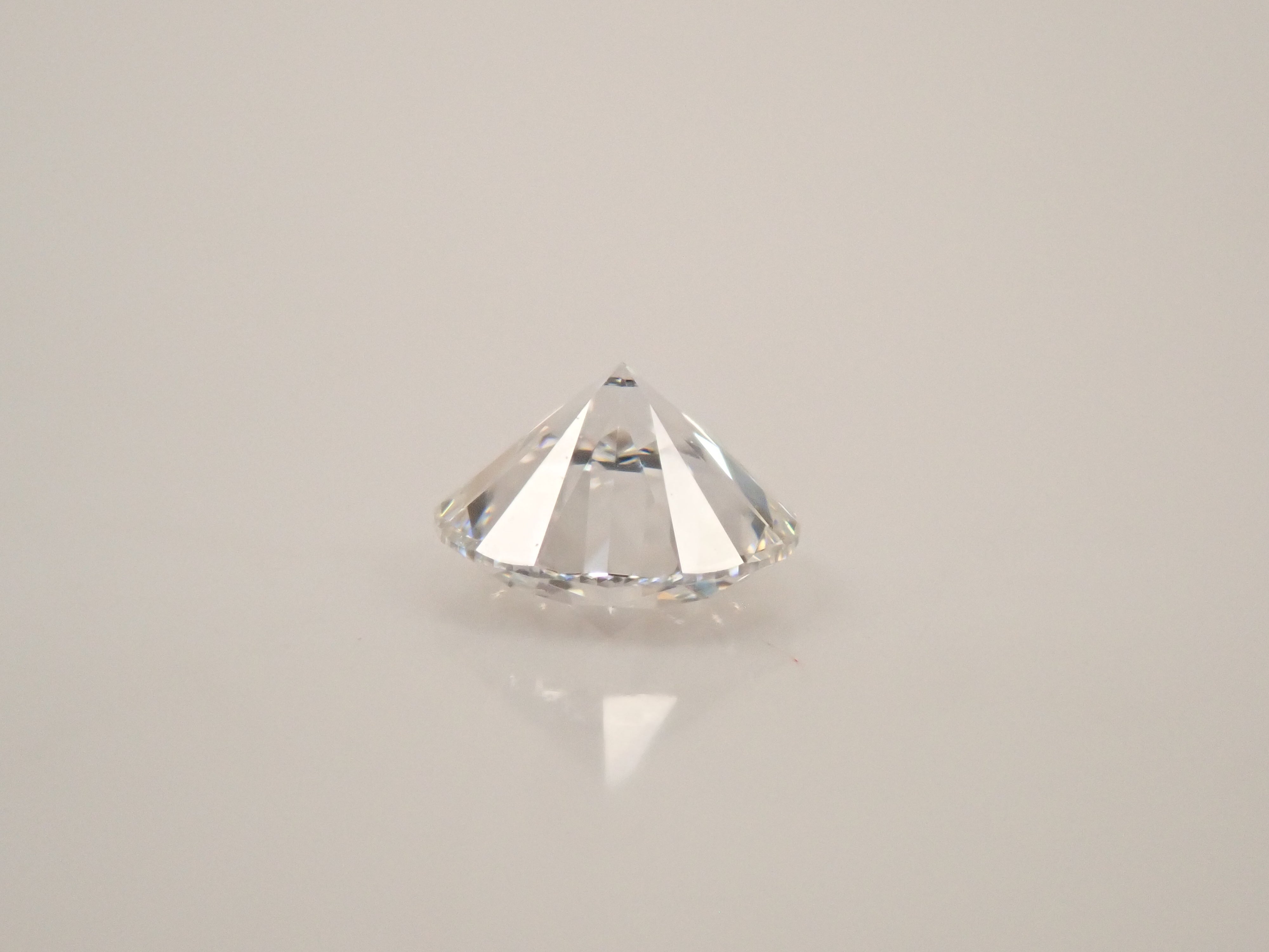 【抽選販売①_202608_09】インターナリーフローレスダイヤモンド(H&C) 3.9mm/0.215ctルース(E, IF, 3Excellent H&C) GIA