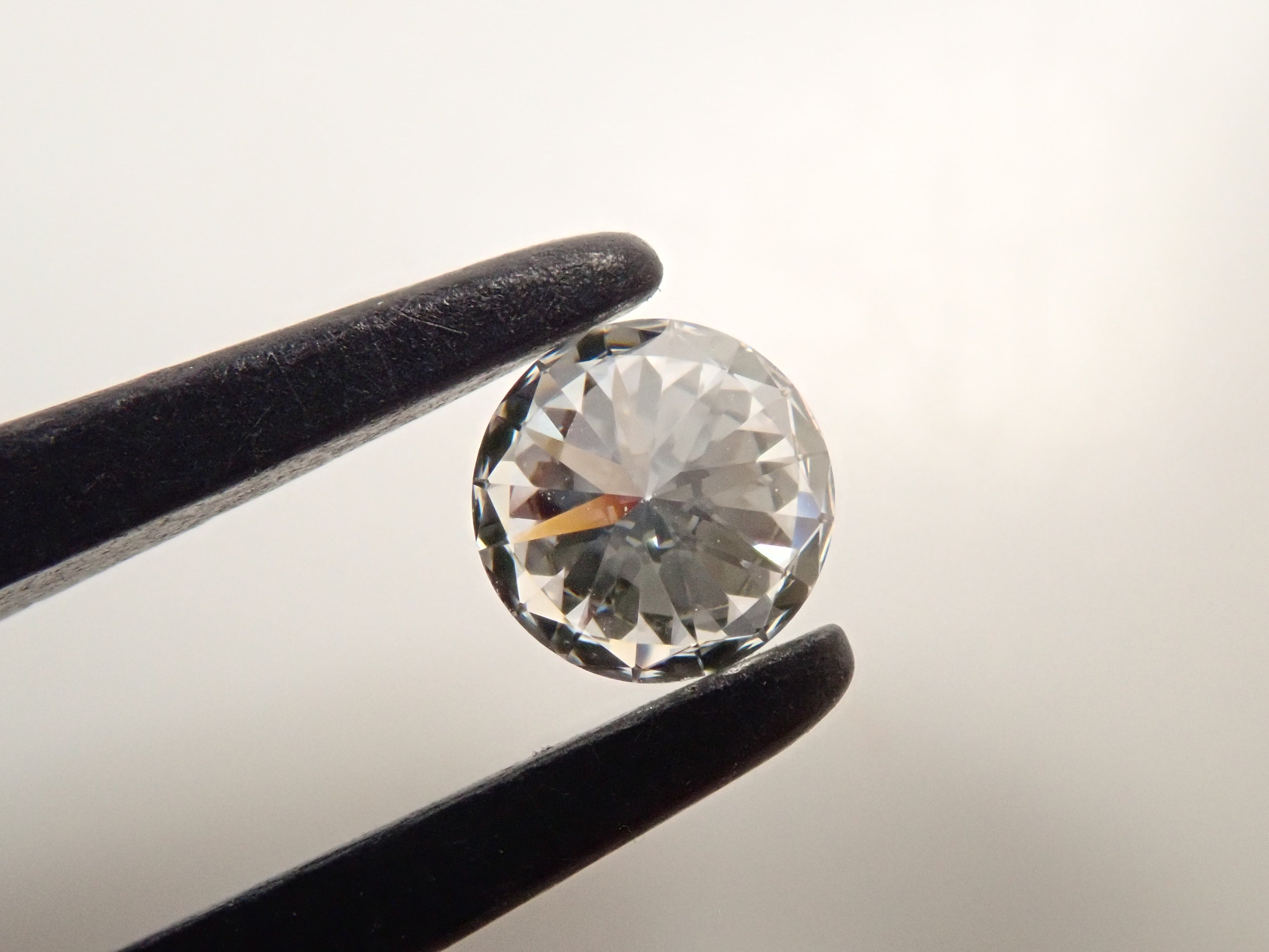 【抽選販売①_202608_09】インターナリーフローレスダイヤモンド(H&C) 3.9mm/0.215ctルース(E, IF, 3Excellent H&C) GIA