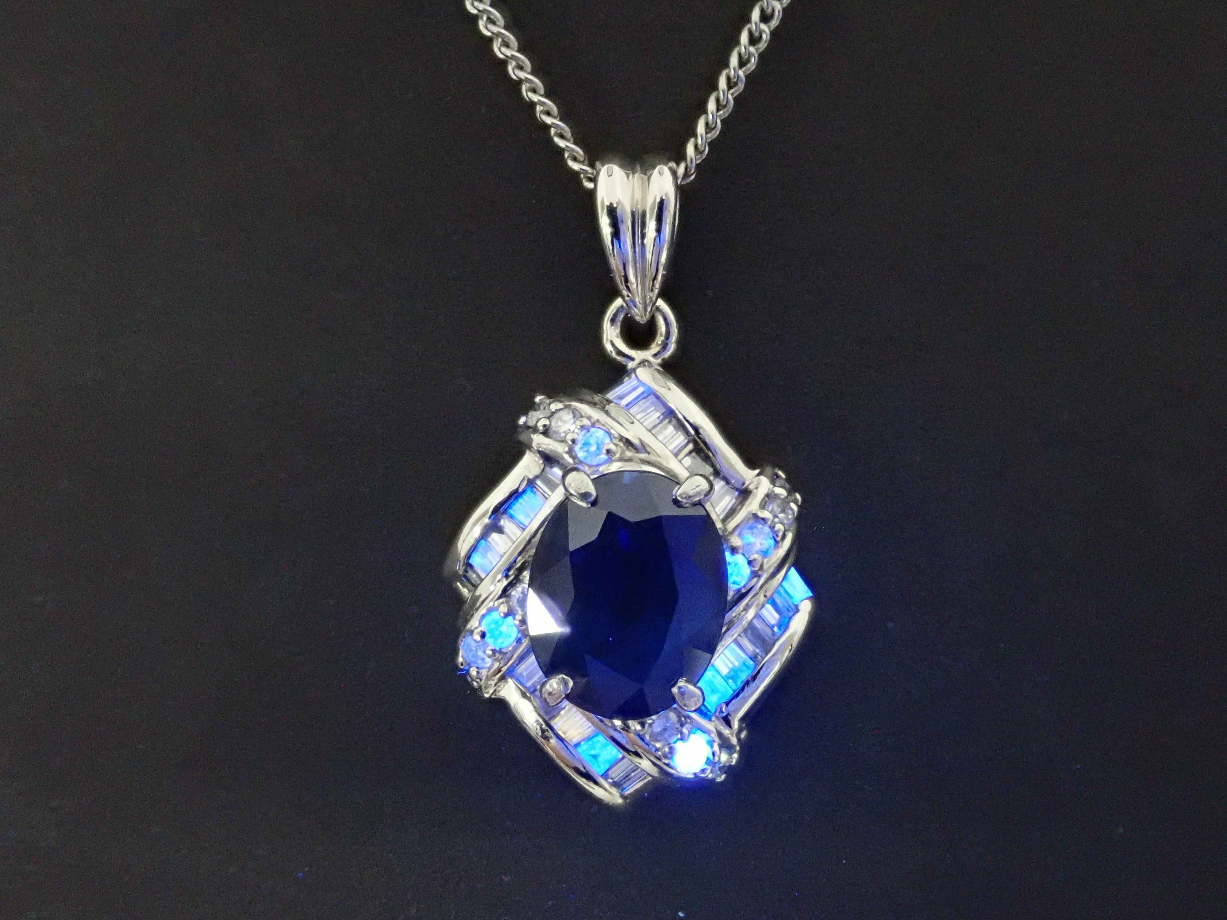 【7/8 22時販売】【カラフリ】Pt900 ブルーサファイア 2.67ct・ダイヤモンド0.75ctペンダントトップ(ネックレストップ)鑑別書