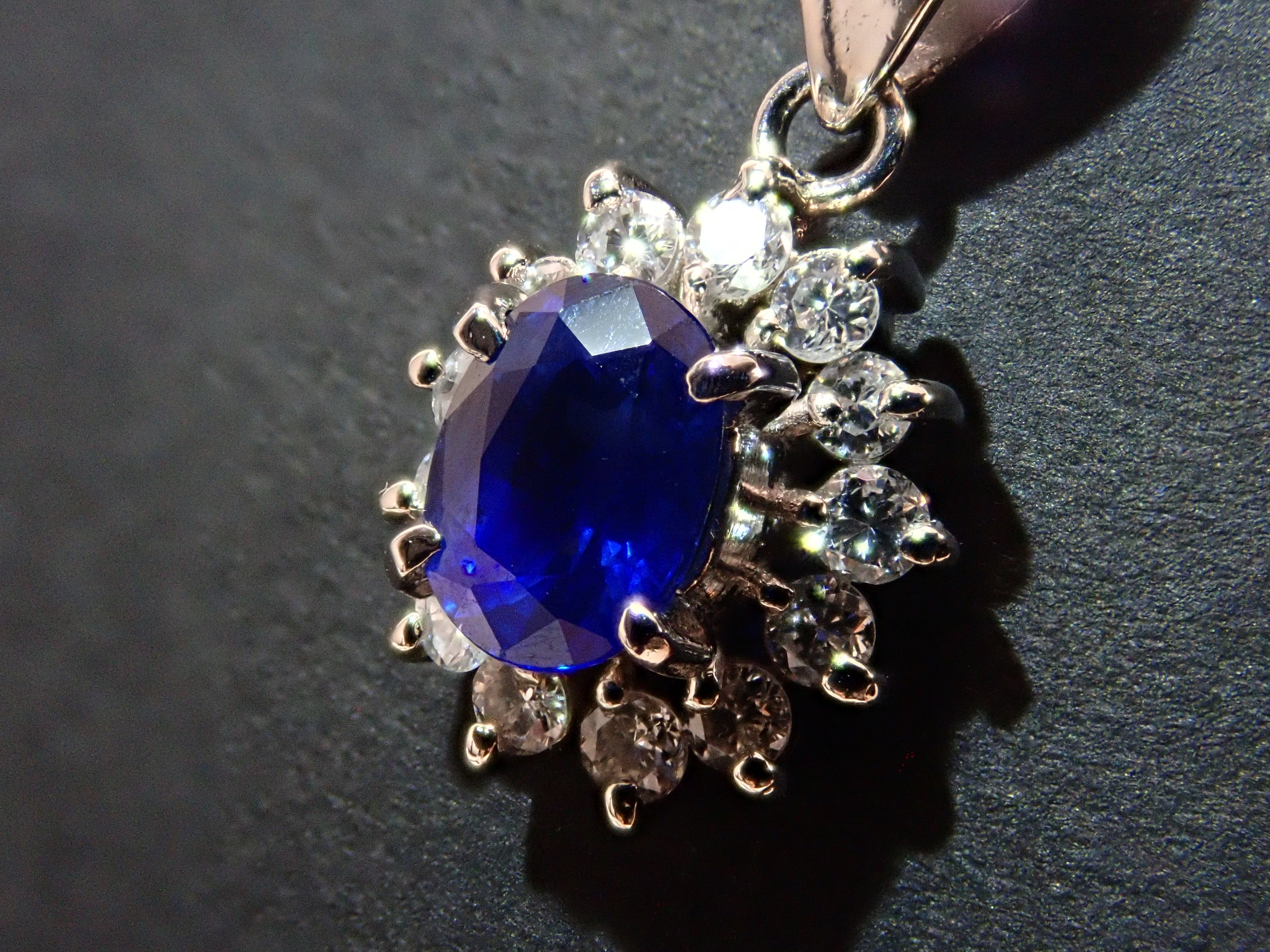【7/8 22時販売】【カラフリ】Pt900 ブルーサファイア 0.52ct・ダイヤモンド0.19ctペンダントトップ(ネックレストップ)鑑別書