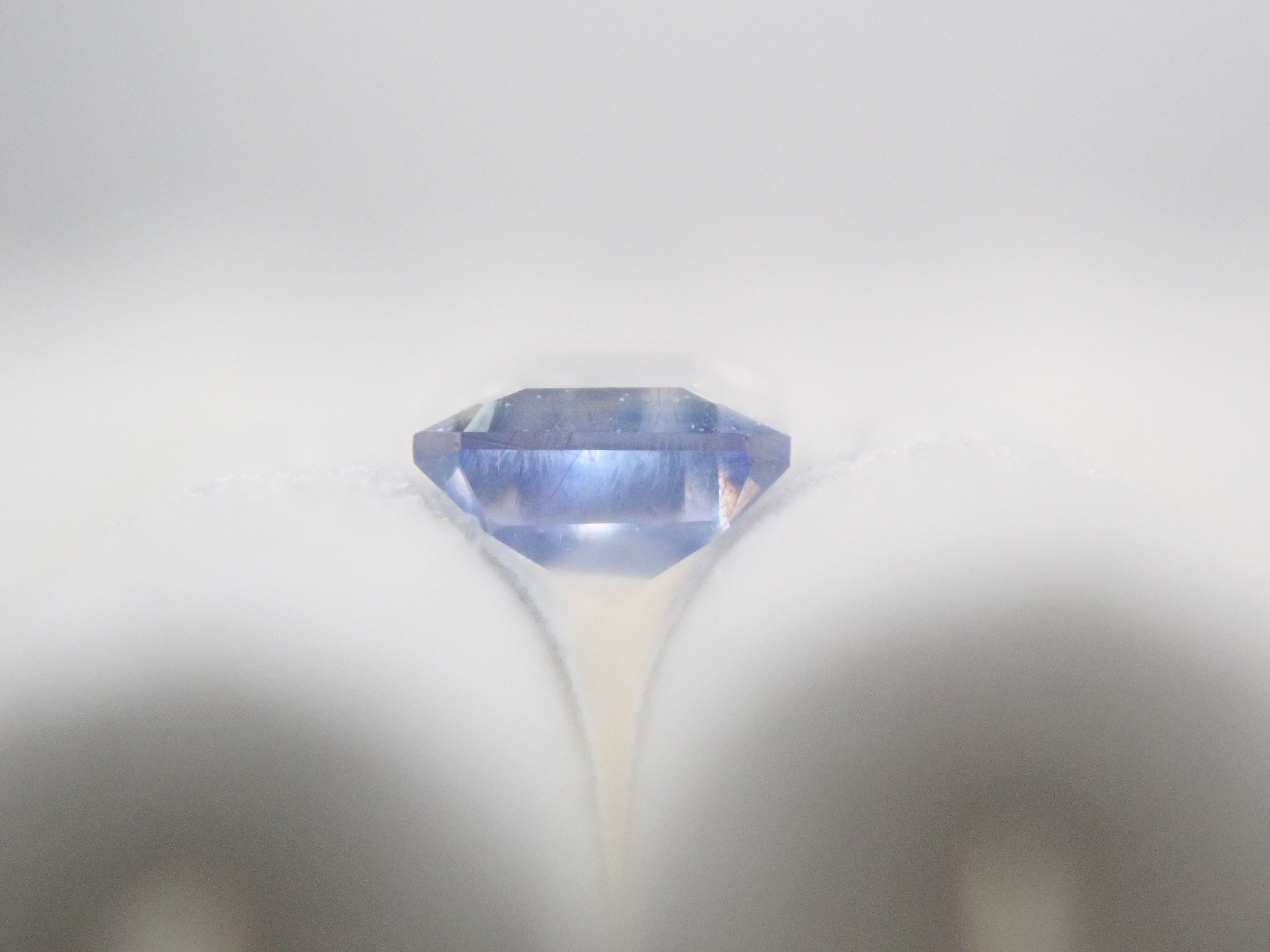 バイカラーベニトアイト 0.282ctルース