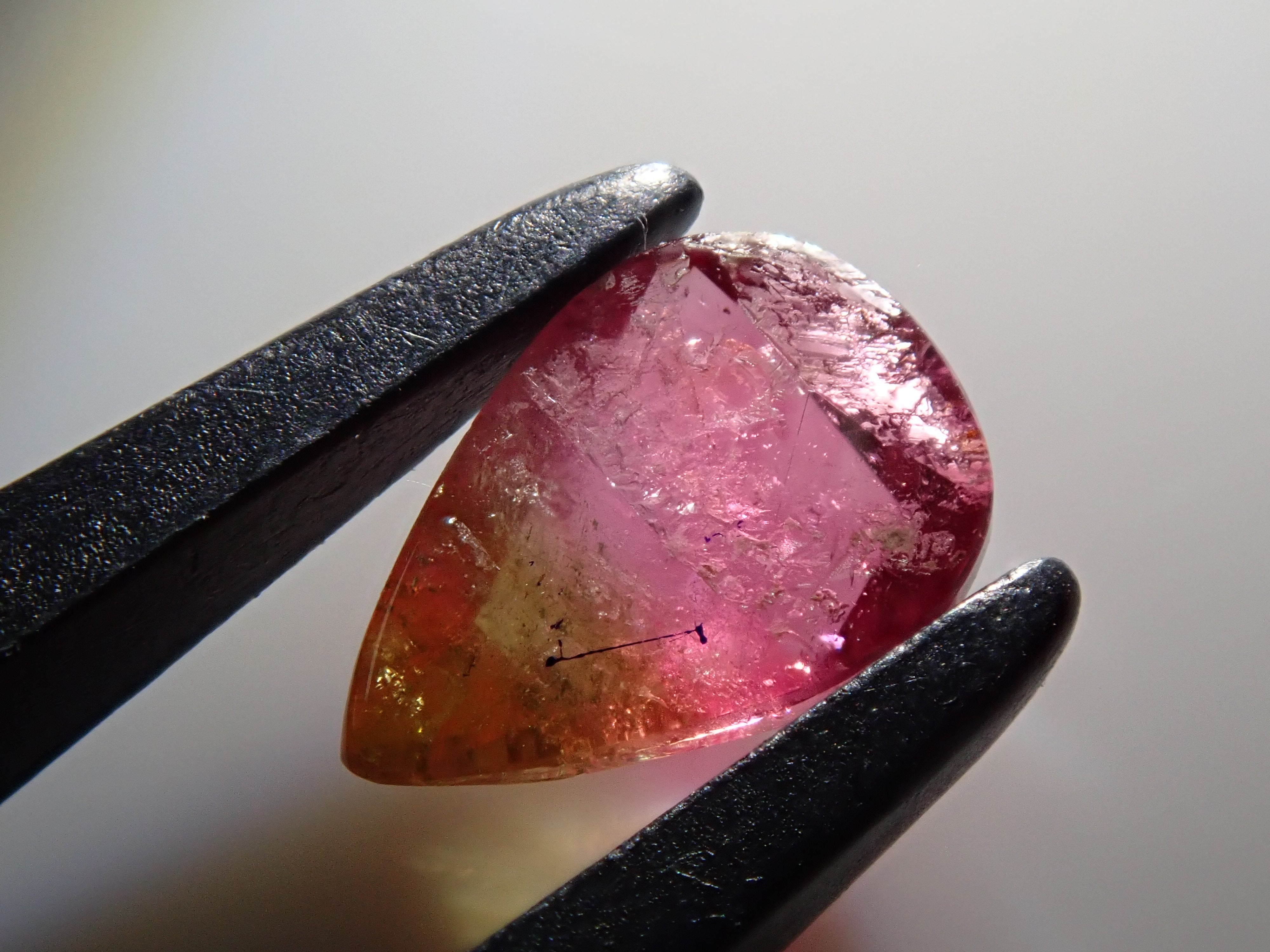 バイカラートルマリン 0.549ctルース(ローズカット)