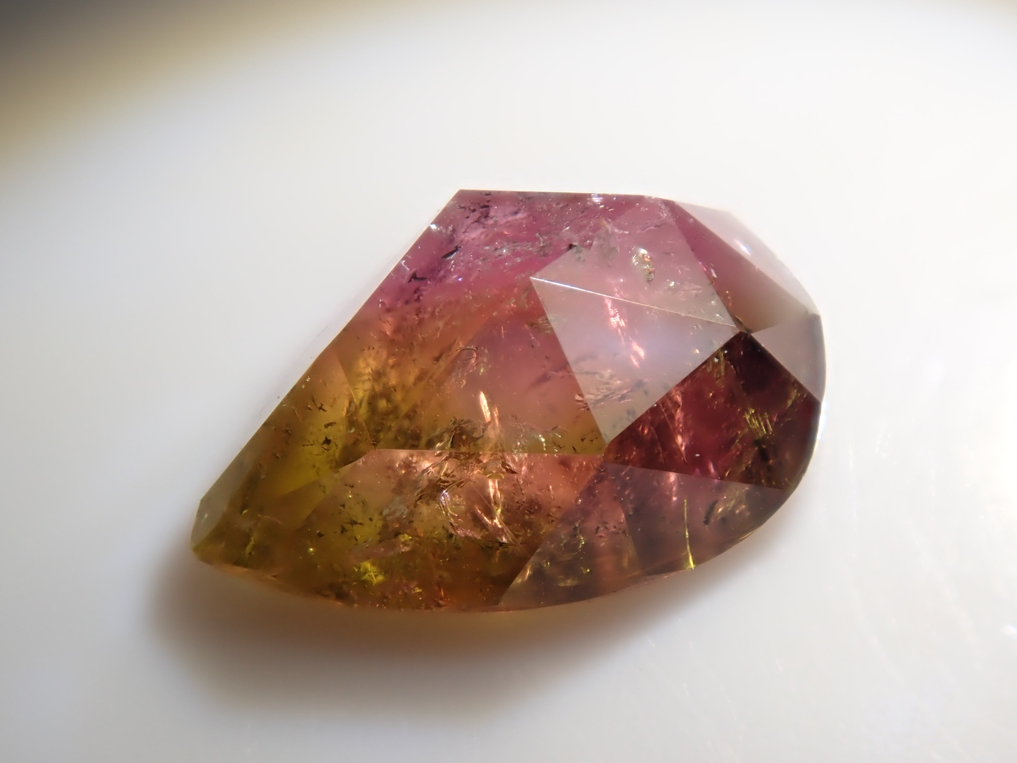 バイカラートルマリン 0.669ctルース(ローズカット)