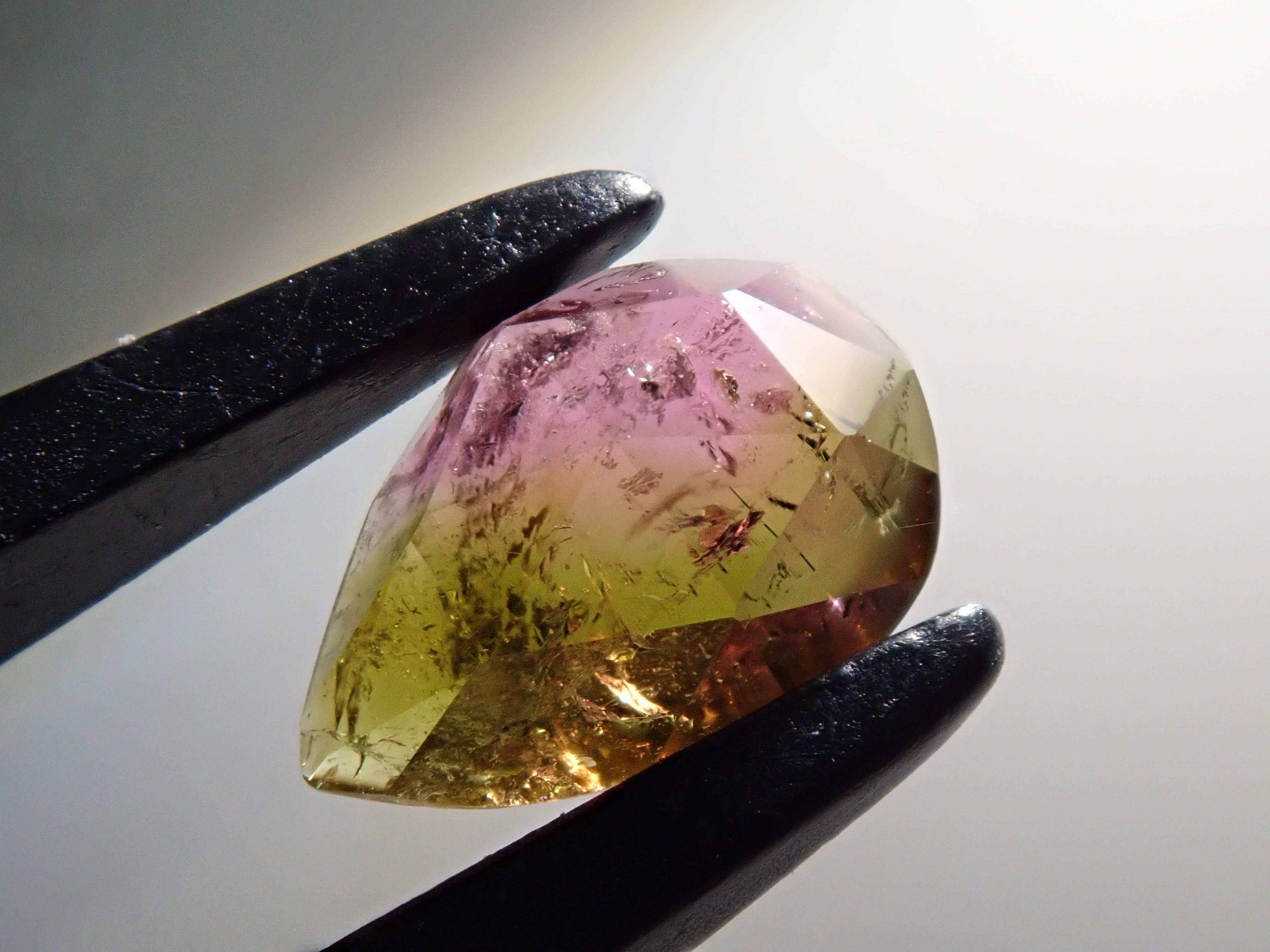 バイカラートルマリン 0.669ctルース(ローズカット)
