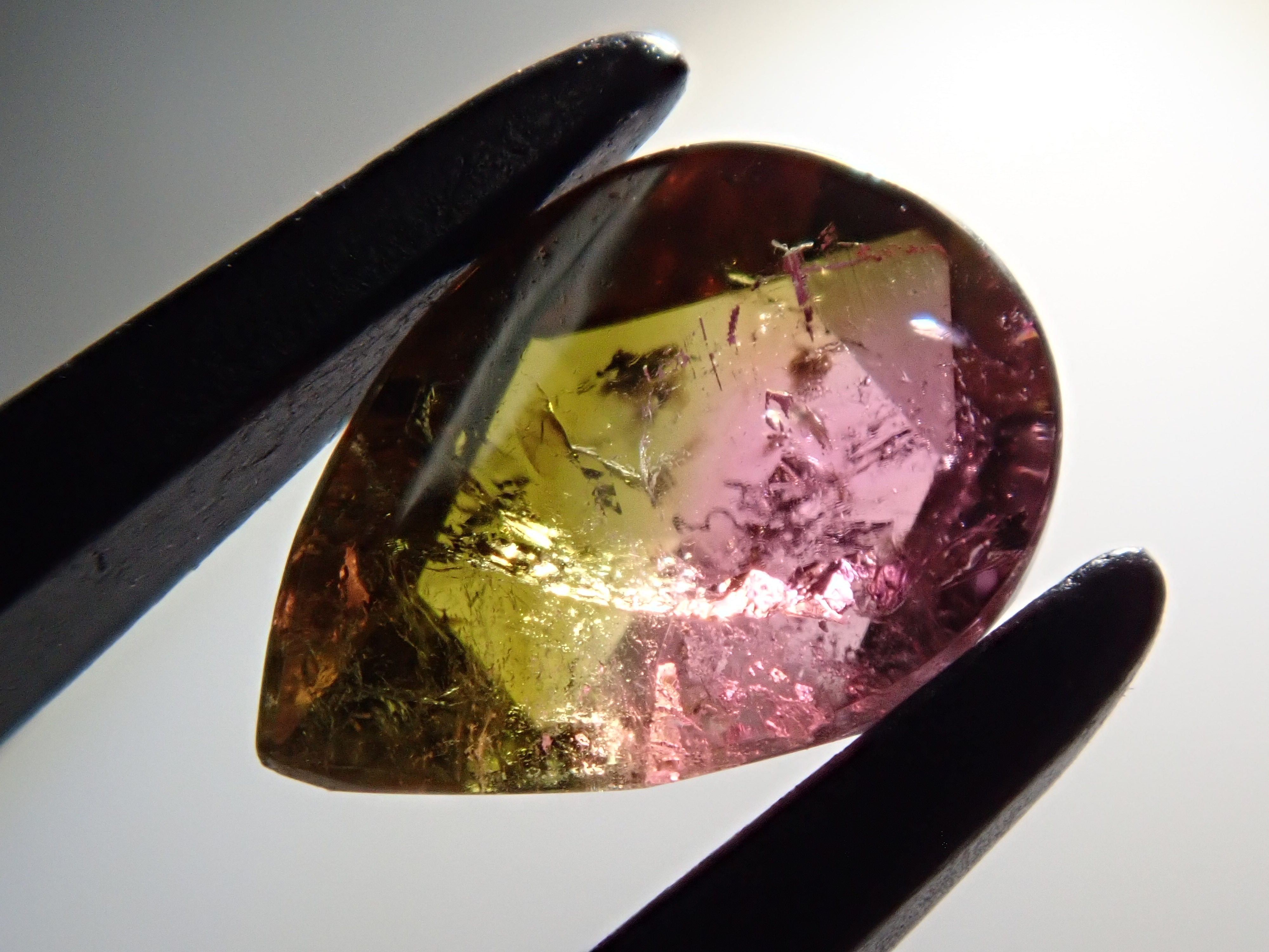 バイカラートルマリン 0.669ctルース(ローズカット)