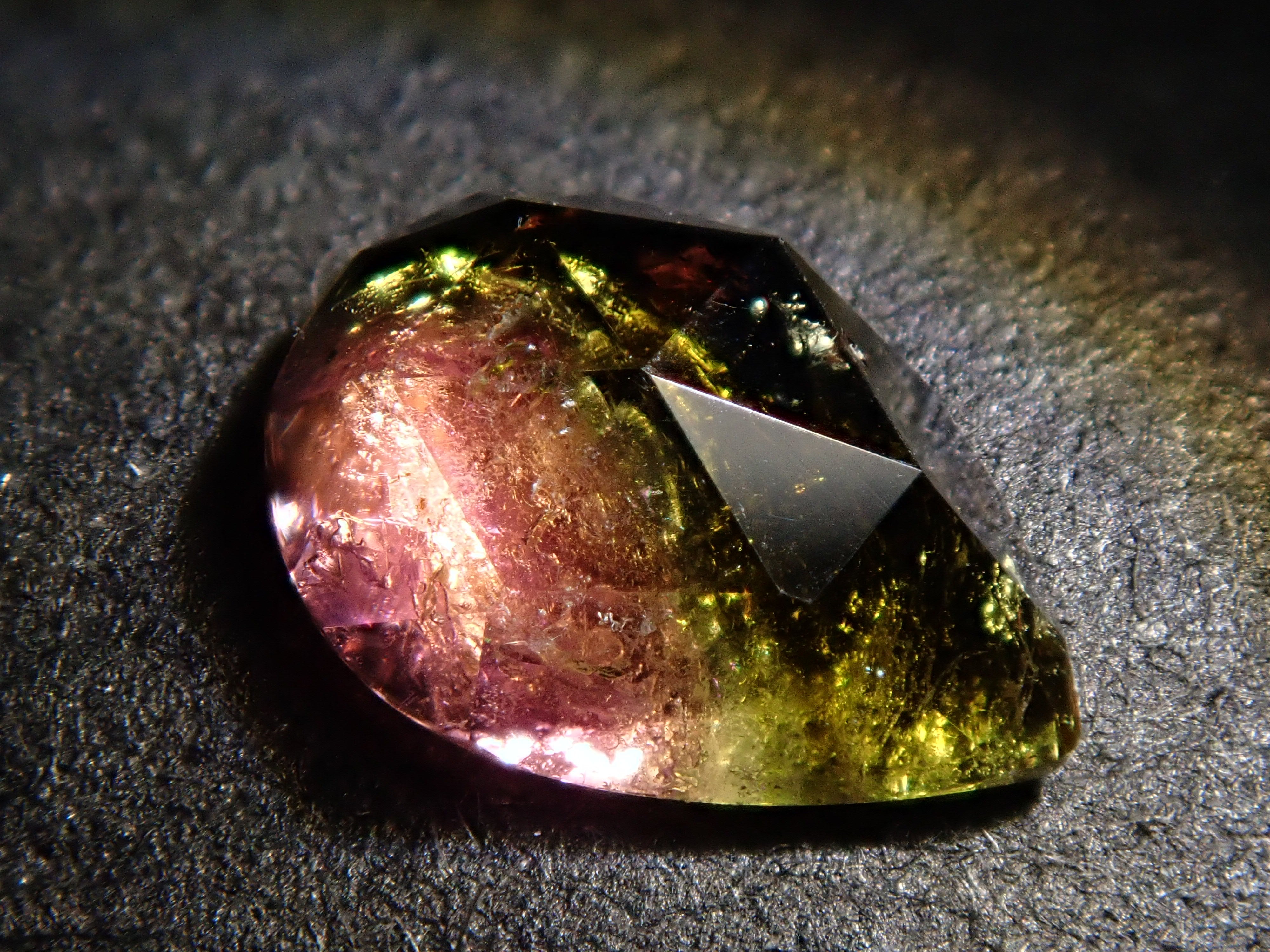 バイカラートルマリン 0.669ctルース(ローズカット)