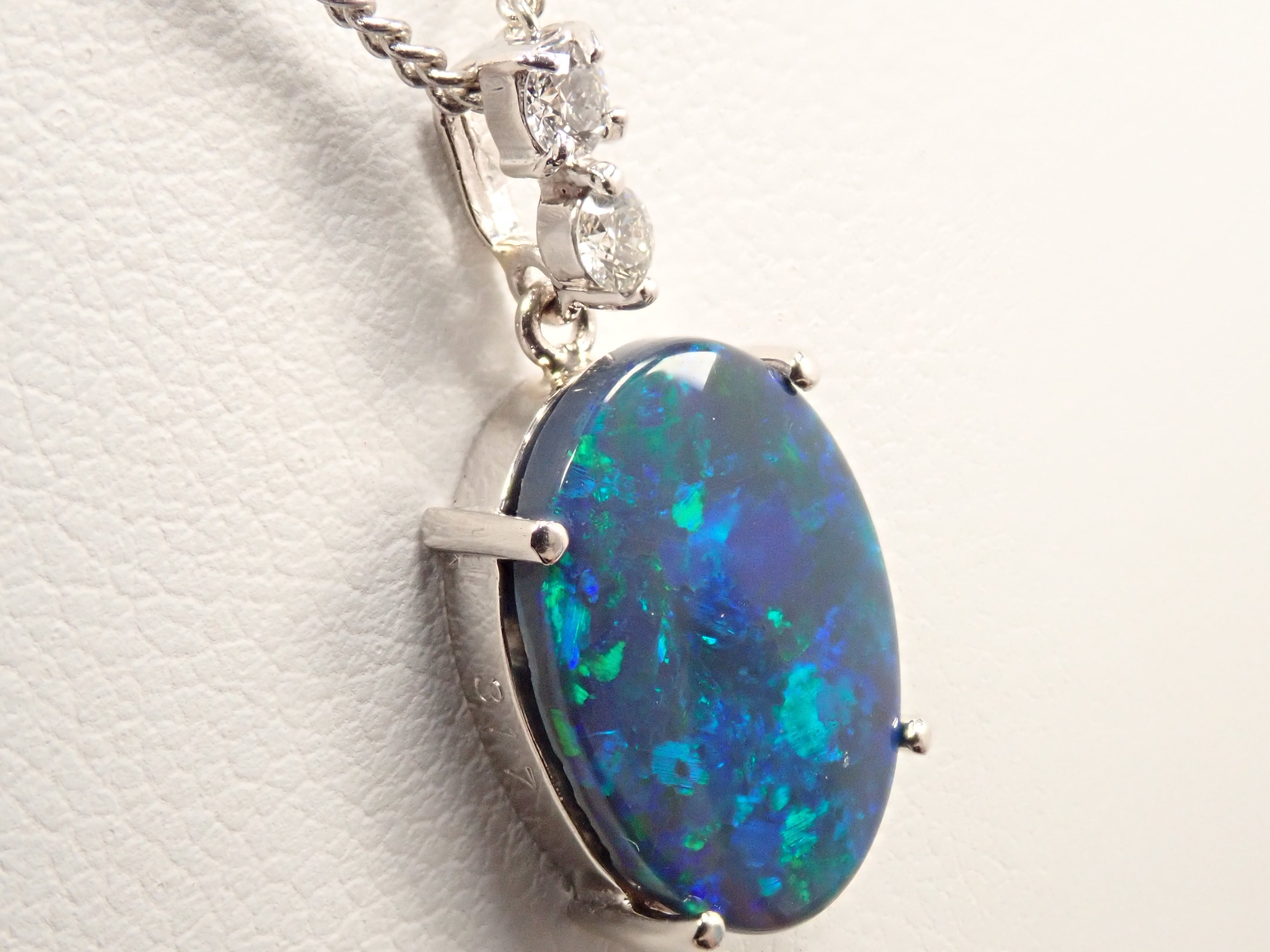 【7/9 22時販売】【カラフリ】 Pt900ブラックオパール 3.17ct・ダイヤモンド0.105ctペンダントトップ(ネックレストップ) 鑑別書