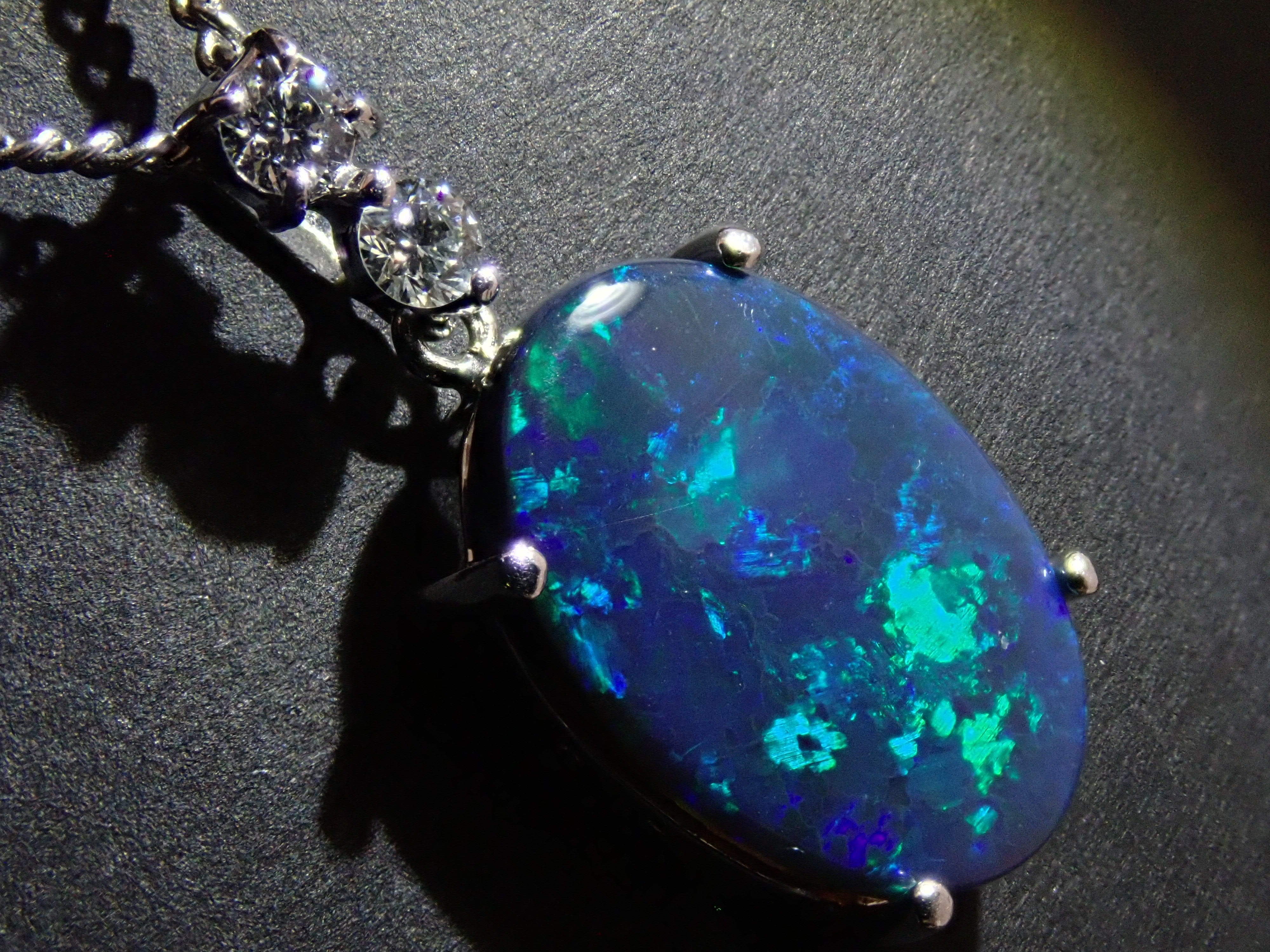 【7/9 22時販売】【カラフリ】 Pt900ブラックオパール 3.17ct・ダイヤモンド0.105ctペンダントトップ(ネックレストップ) 鑑別書