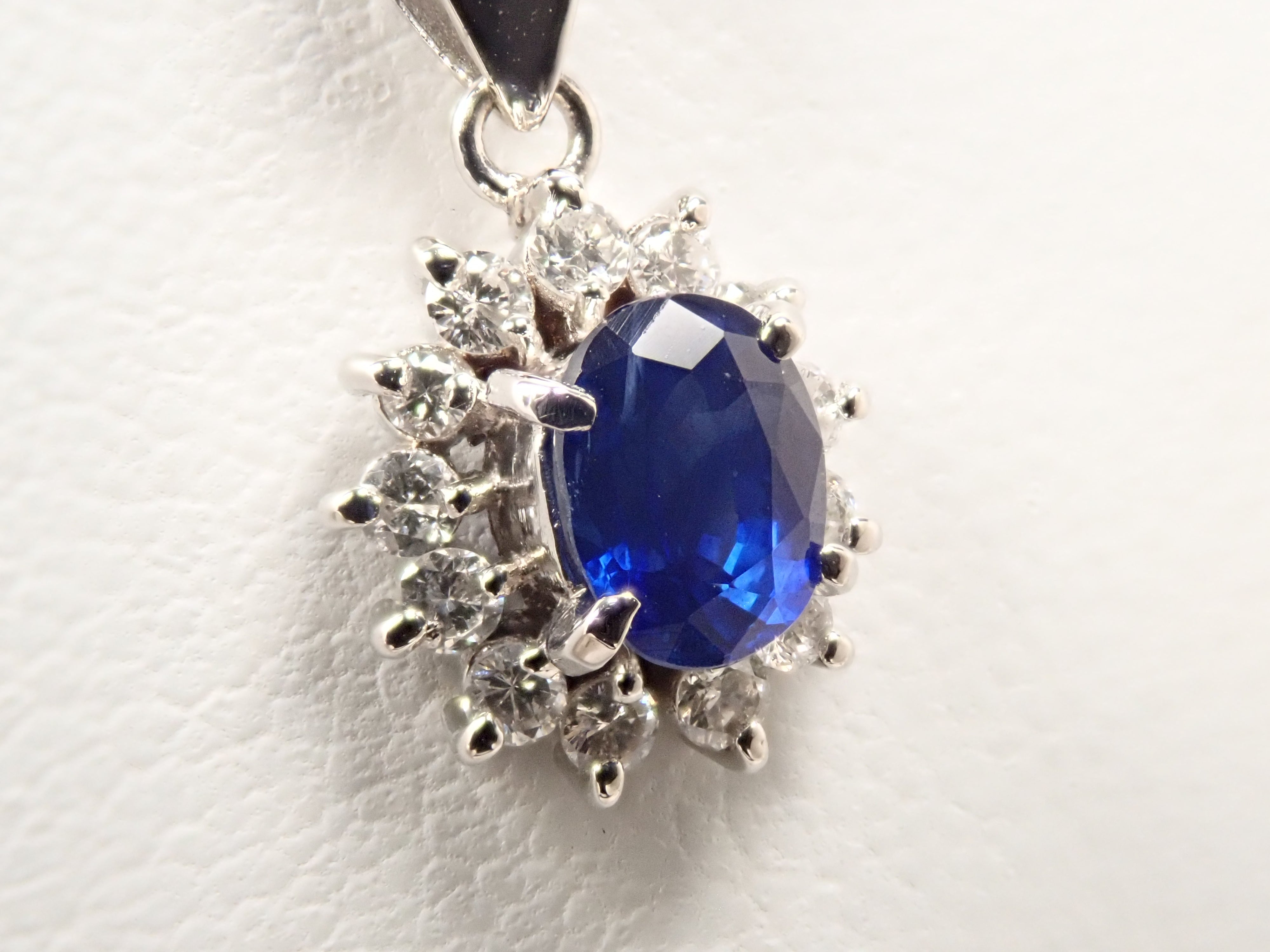 【7/8 22時販売】【カラフリ】Pt900 ブルーサファイア 0.52ct・ダイヤモンド0.19ctペンダントトップ(ネックレストップ)鑑別書