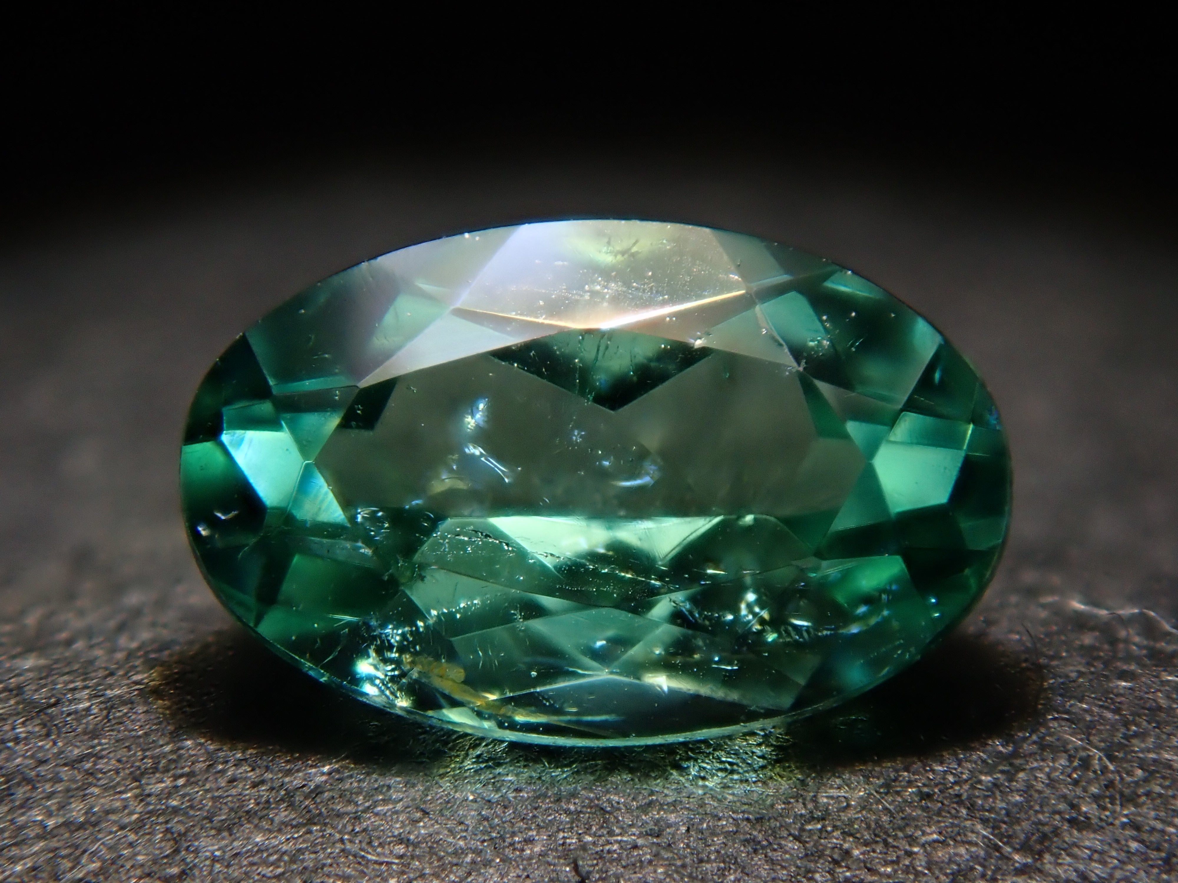 グリーントルマリン 0.389ctルース