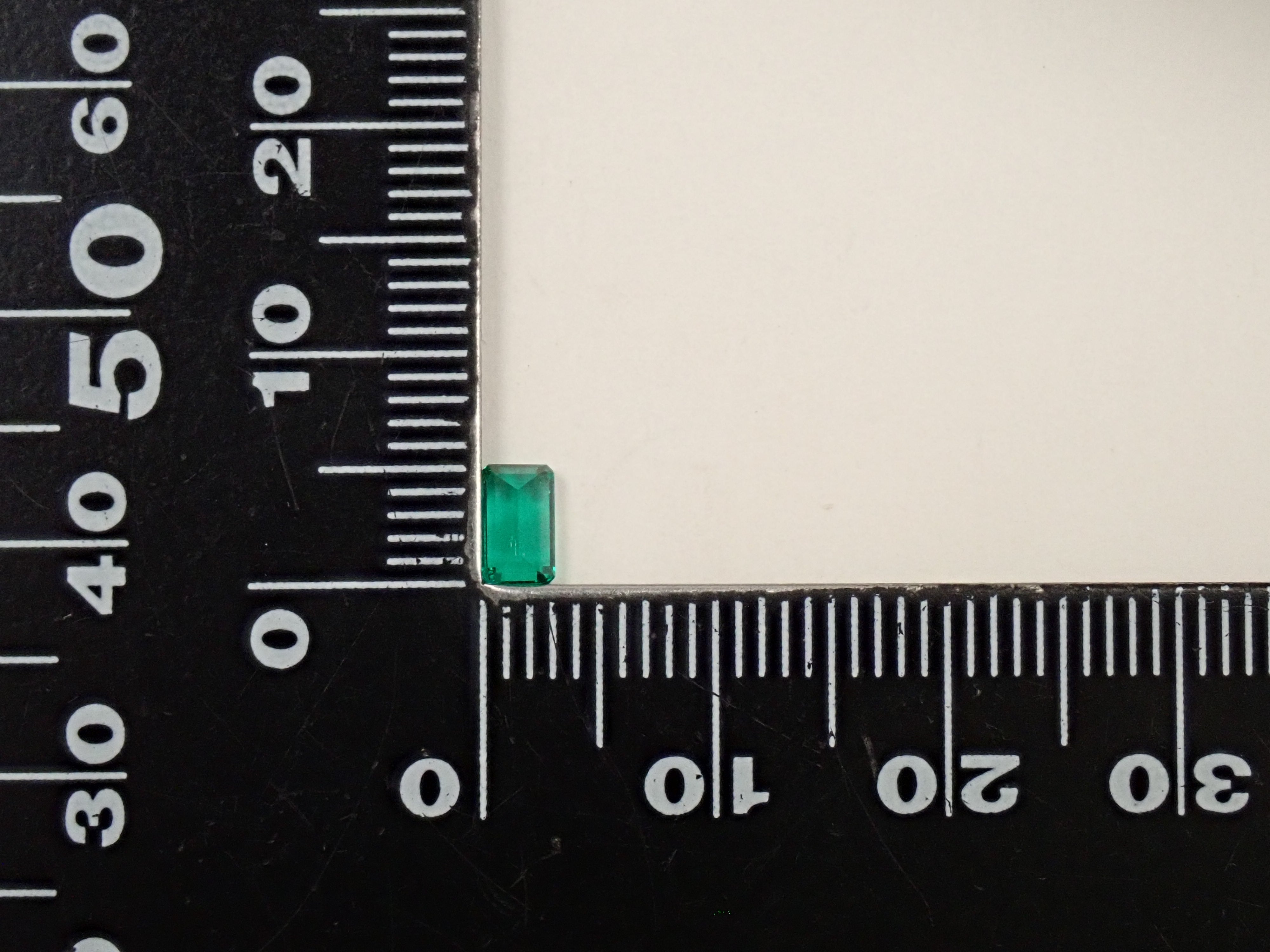 コロンビア産ノンオイルエメラルド 0.350ctルース