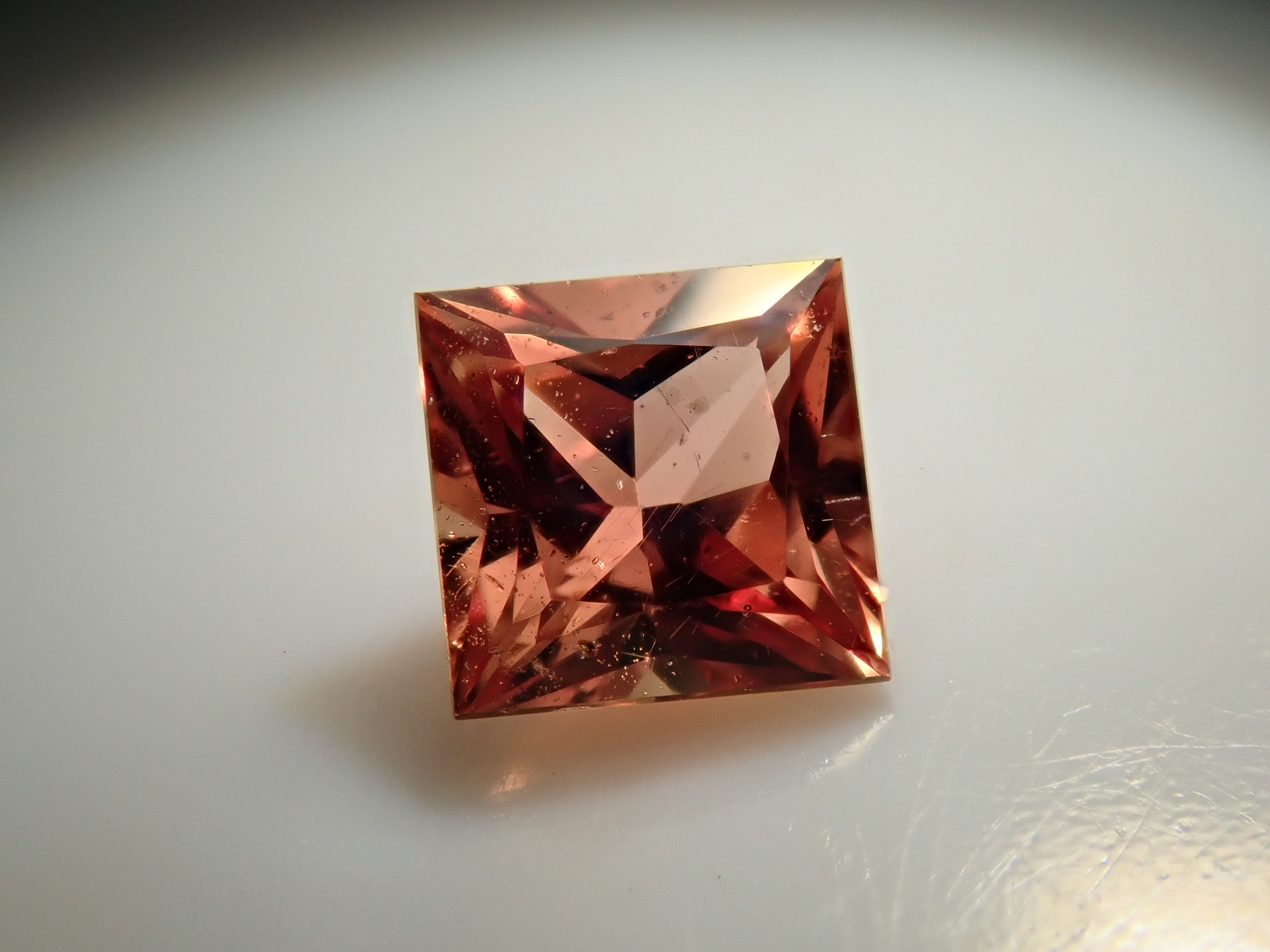 マダガスカル産パパラチアサファイア 3.4mm/0.252ctルース 中宝鑑